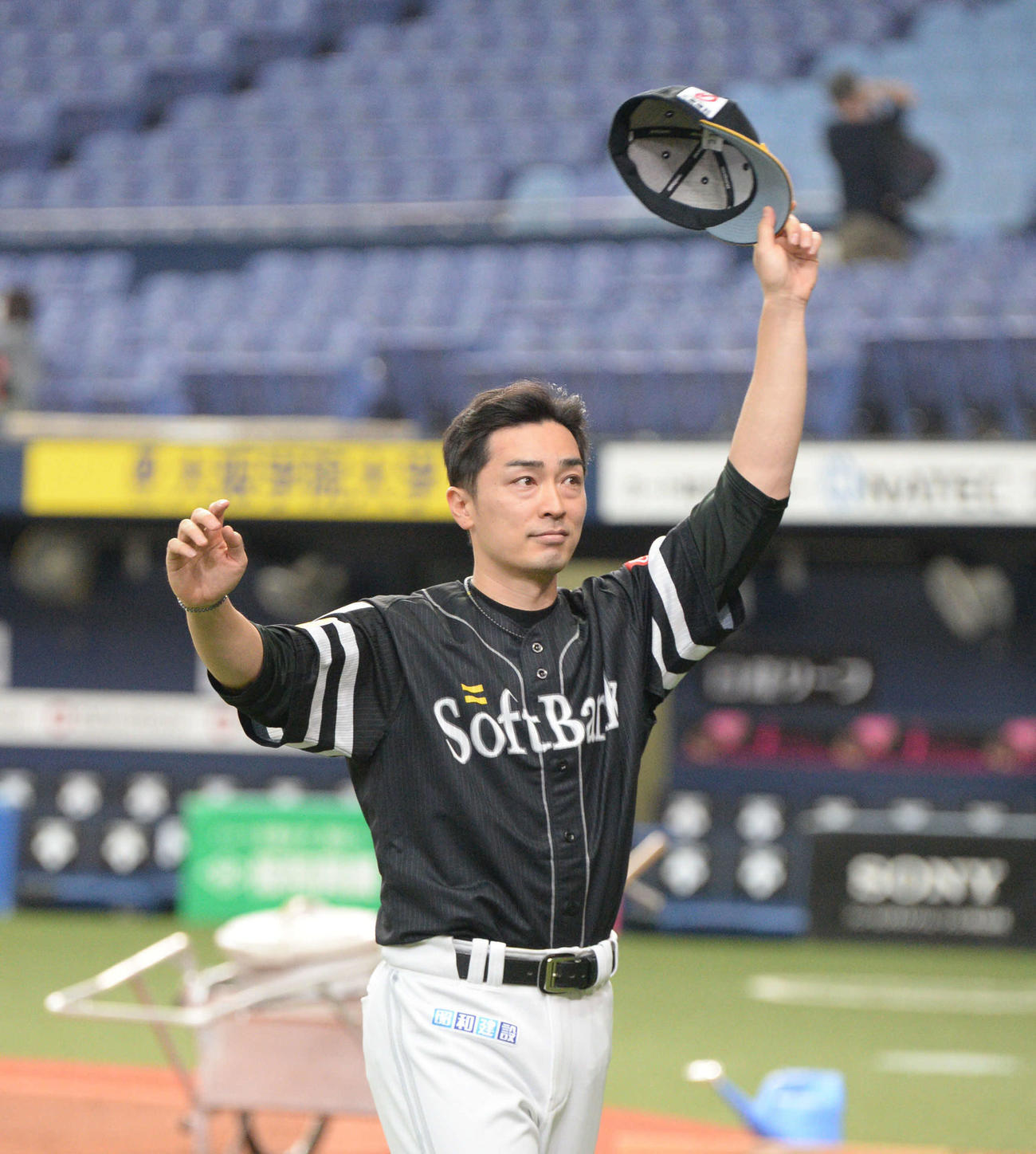 ファンの声援にこたえる和田（撮影・渦原淳）
