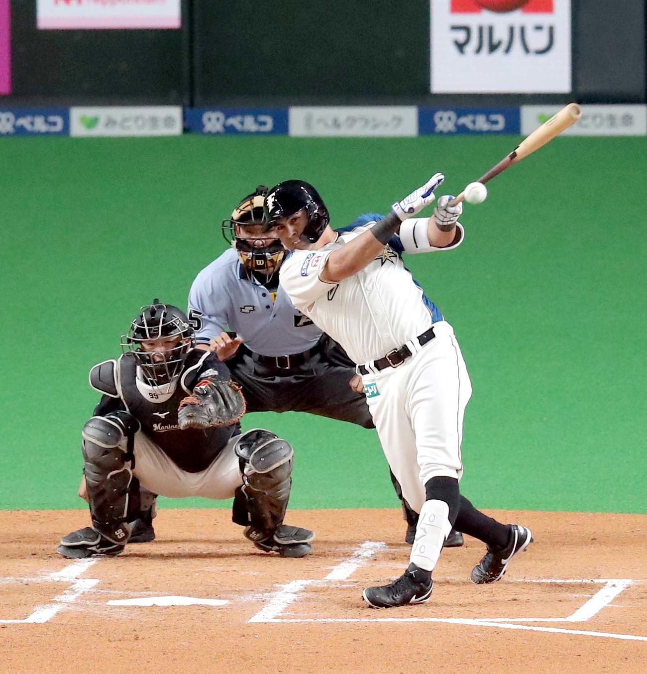 日本ハム対ロッテ　1回裏日本ハム2死二、三塁、ビヤヌエバは先制となる左前適時打を放つ（撮影・佐藤翔太）
