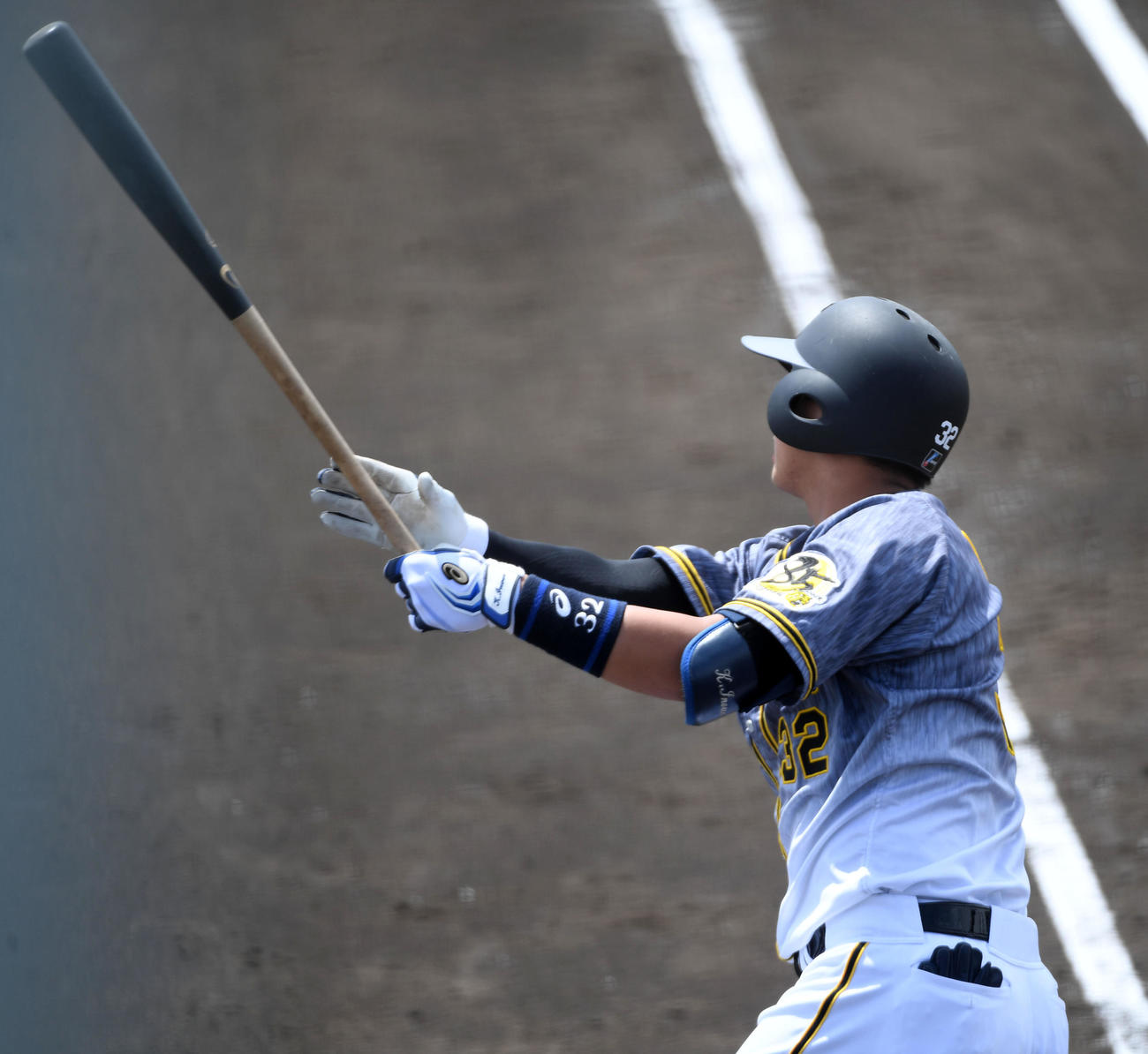 オリックス対阪神　3回表阪神1死一、三塁、井上は左越え3点本塁打を放つ（撮影・前岡正明）