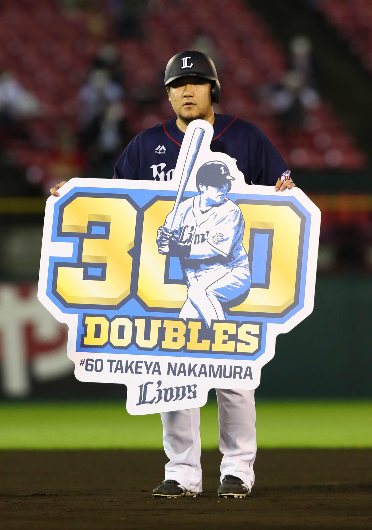楽天対西武　4回表西武無死一塁、中村は通算300二塁打を達成する（撮影・足立雅史）