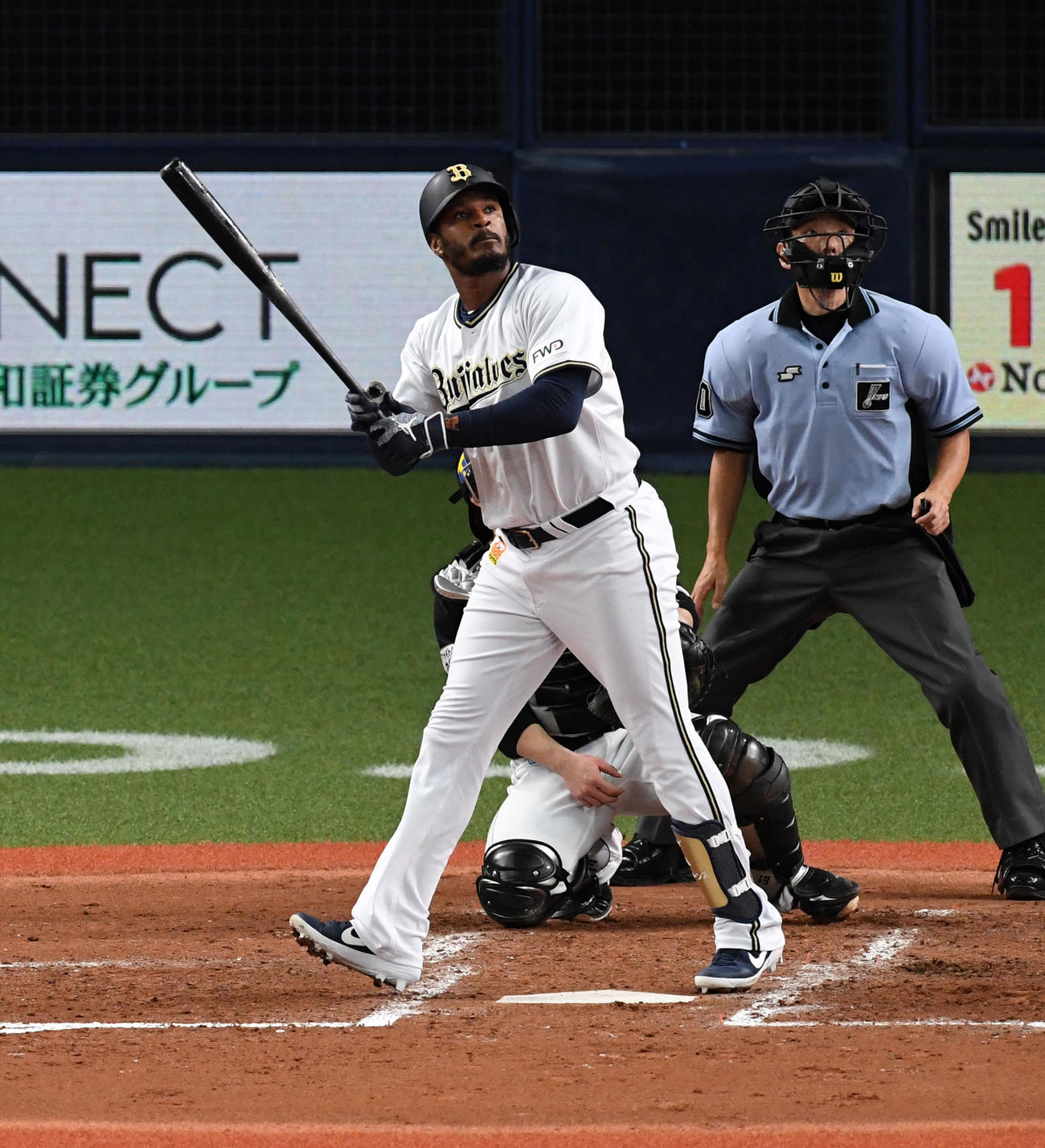 オリックス対ソフトバンク　3回裏オリックス2死二塁、ジョーンズは左越え2点本塁打を放つ（撮影・前岡正明）