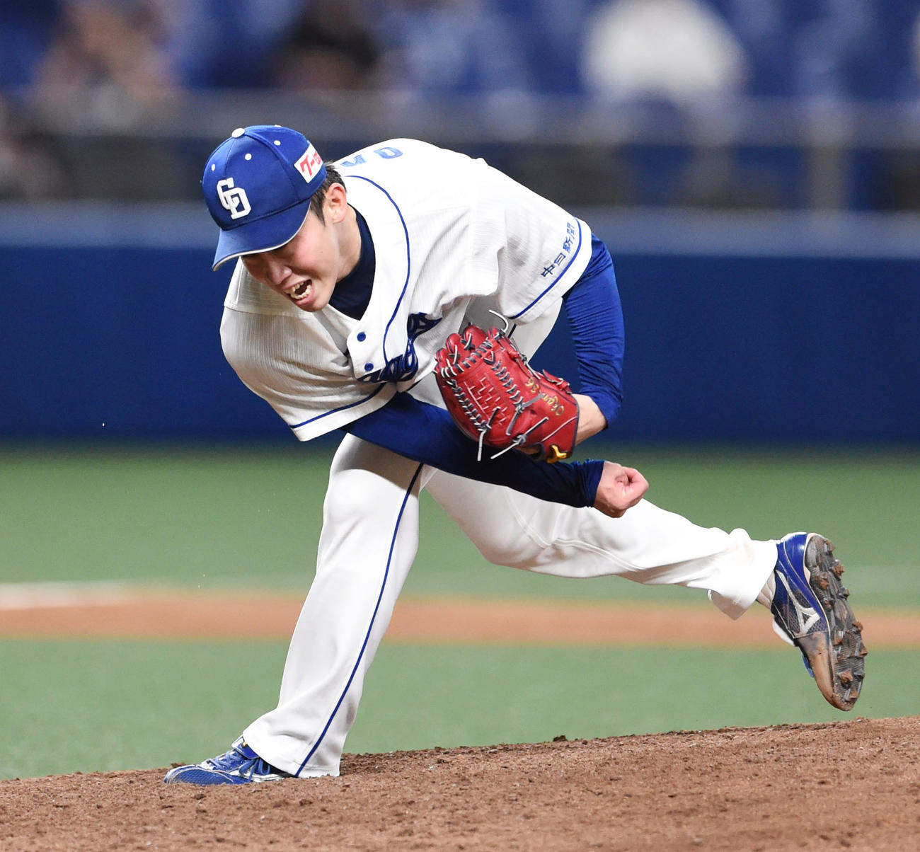プロ野球中日対DeNA　5回表、力投する中日先発の岡野祐一郎（撮影・森本幸一）