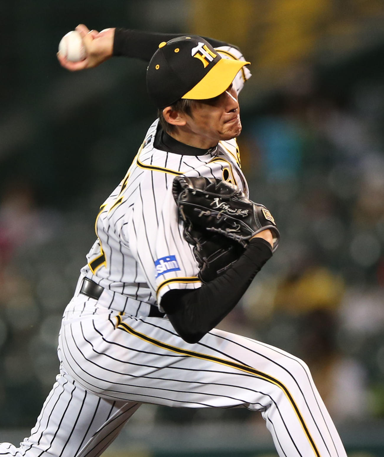 阪神対ヤクルト　7回、3番手で登板の能見（撮影・上山淳一）