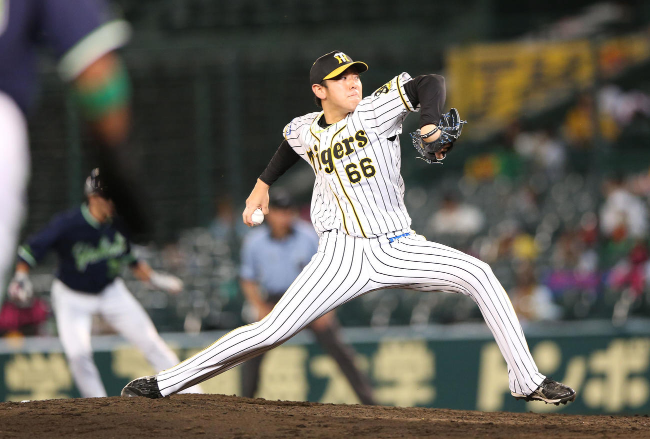 阪神対ヤクルト　阪神2番手で登板した小川（撮影・上山淳一）