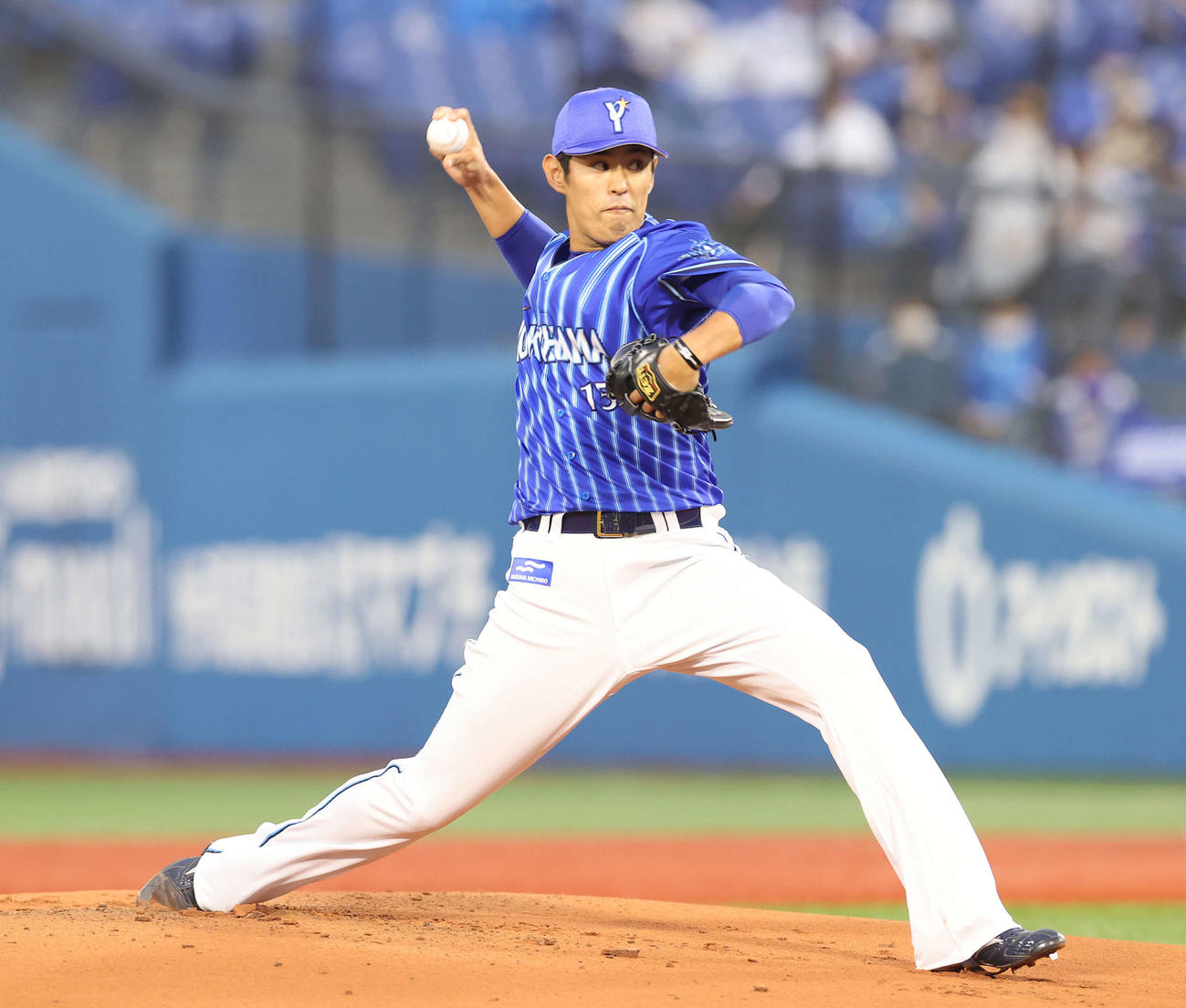 DeNA対巨人　力投するDeNA先発の井納（撮影・河野匠）