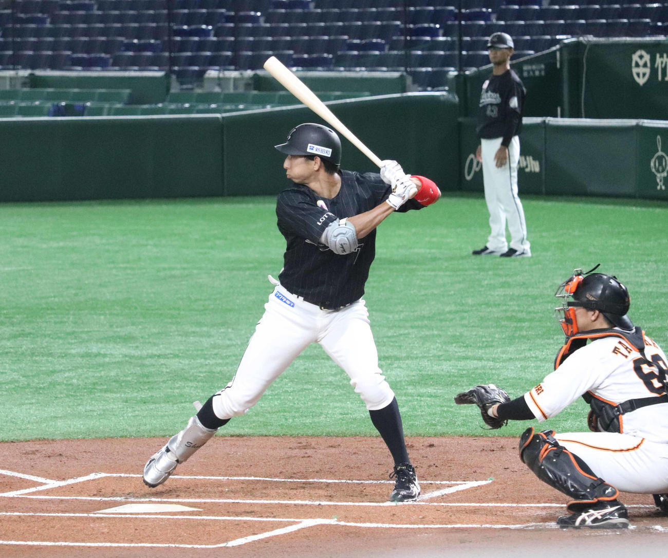 イースタン・リーグ　巨人対ロッテ　右肩甲骨の亀裂骨折から実戦復帰したロッテ福田秀（撮影・久永壮真）