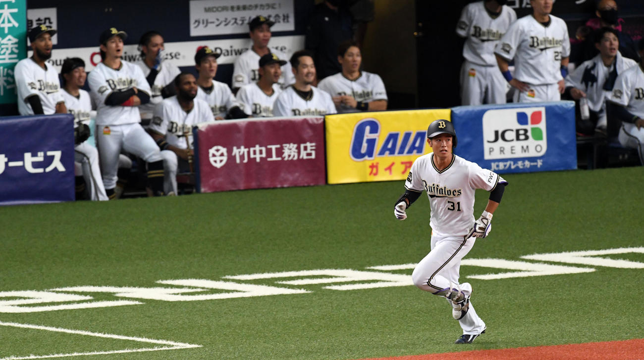 オリックス対ソフトバンク　3回裏オリックス無死、太田は左越え本塁打を放つ（撮影・前岡正明）
