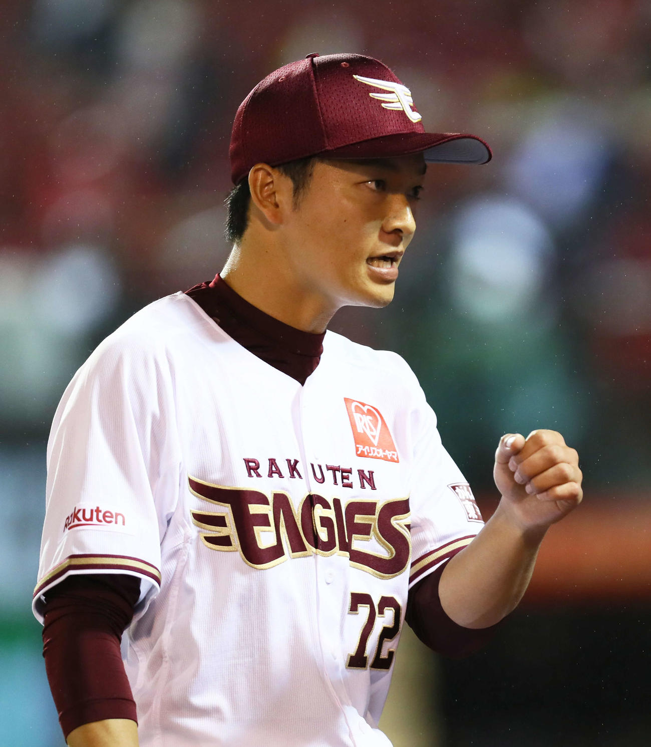楽天対西武　8回表西武2死、外崎を中飛に仕留めベンチに戻る楽天池田（撮影・足立雅史）
