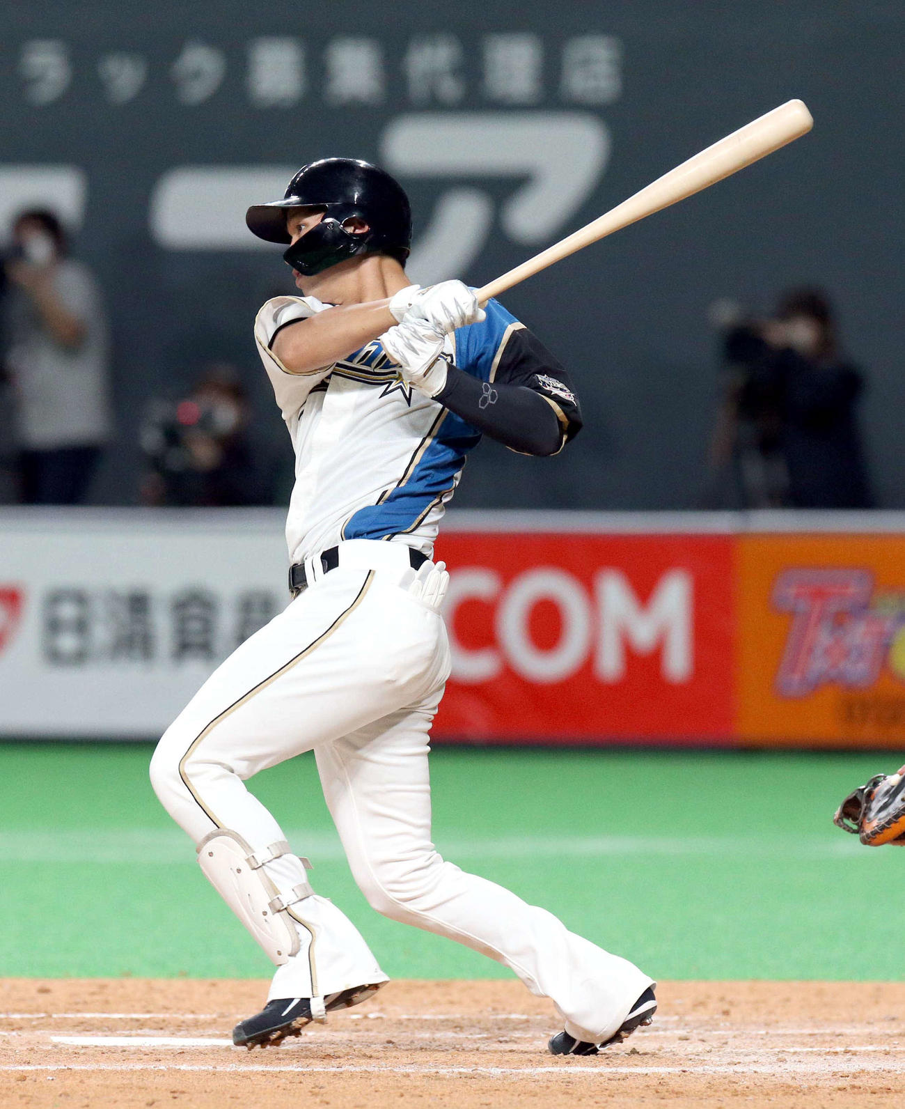 日本ハム対ロッテ　4回裏日本ハム2死三塁、石川亮は左前適時打を放つ（撮影・佐藤翔太）