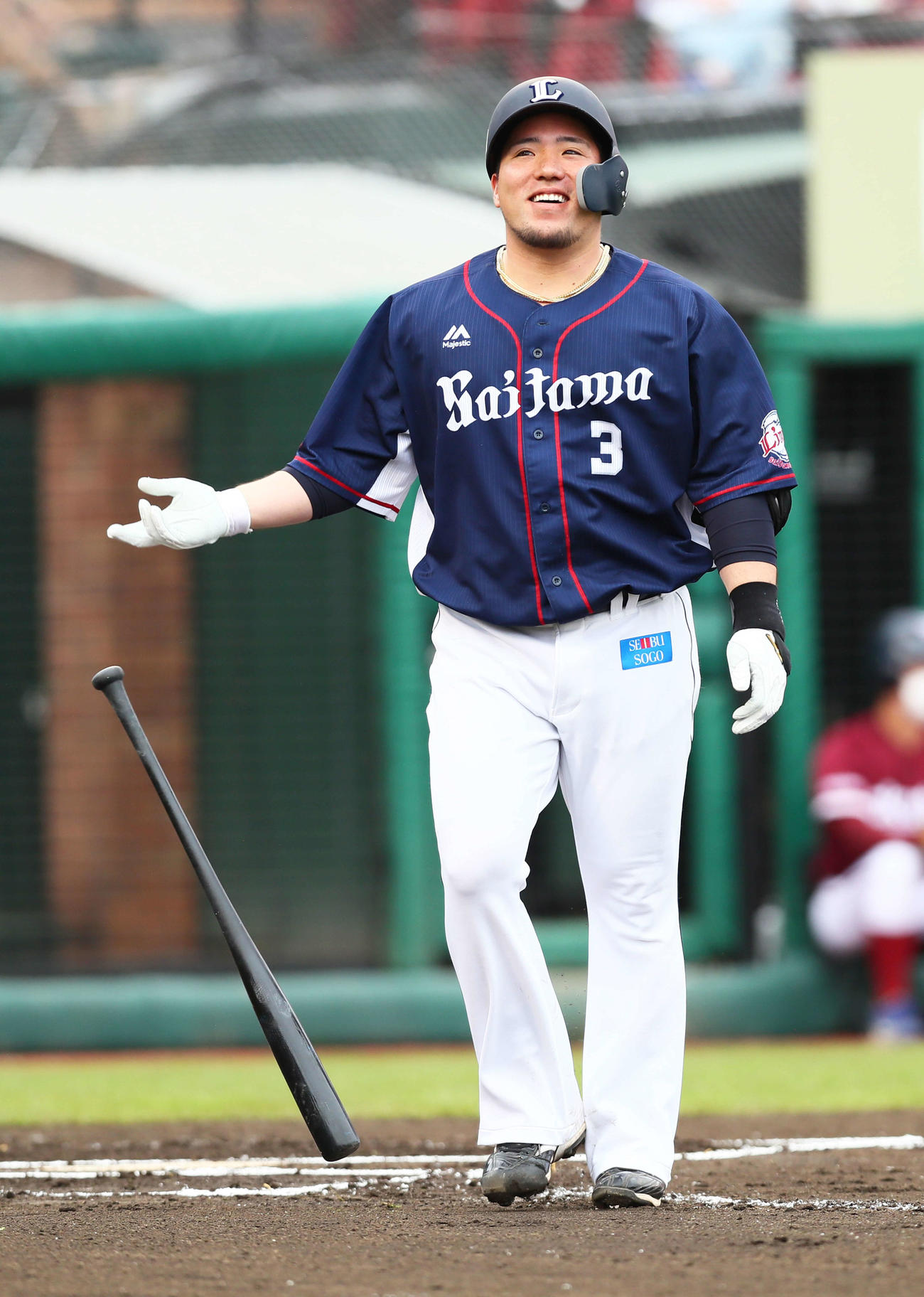 楽天対西武　6回表西武無死一、三塁、山川は3点本塁打を確信しゆっくりと歩き出す（撮影・足立雅史）