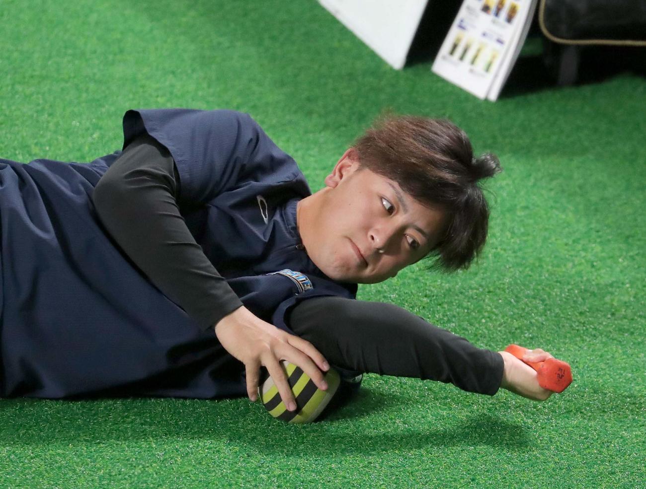 日本ハム対ロッテ　ウエートトレーニングをする日本ハム河野（撮影・佐藤翔太）