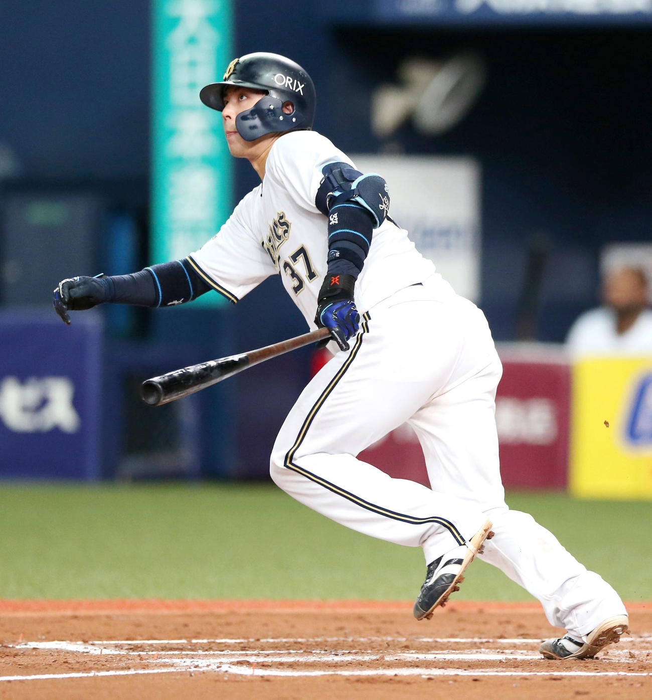 オリックス対ソフトバンク　7回裏オリックス2死、若月は左越え本塁打を放つ（撮影・上山淳一）