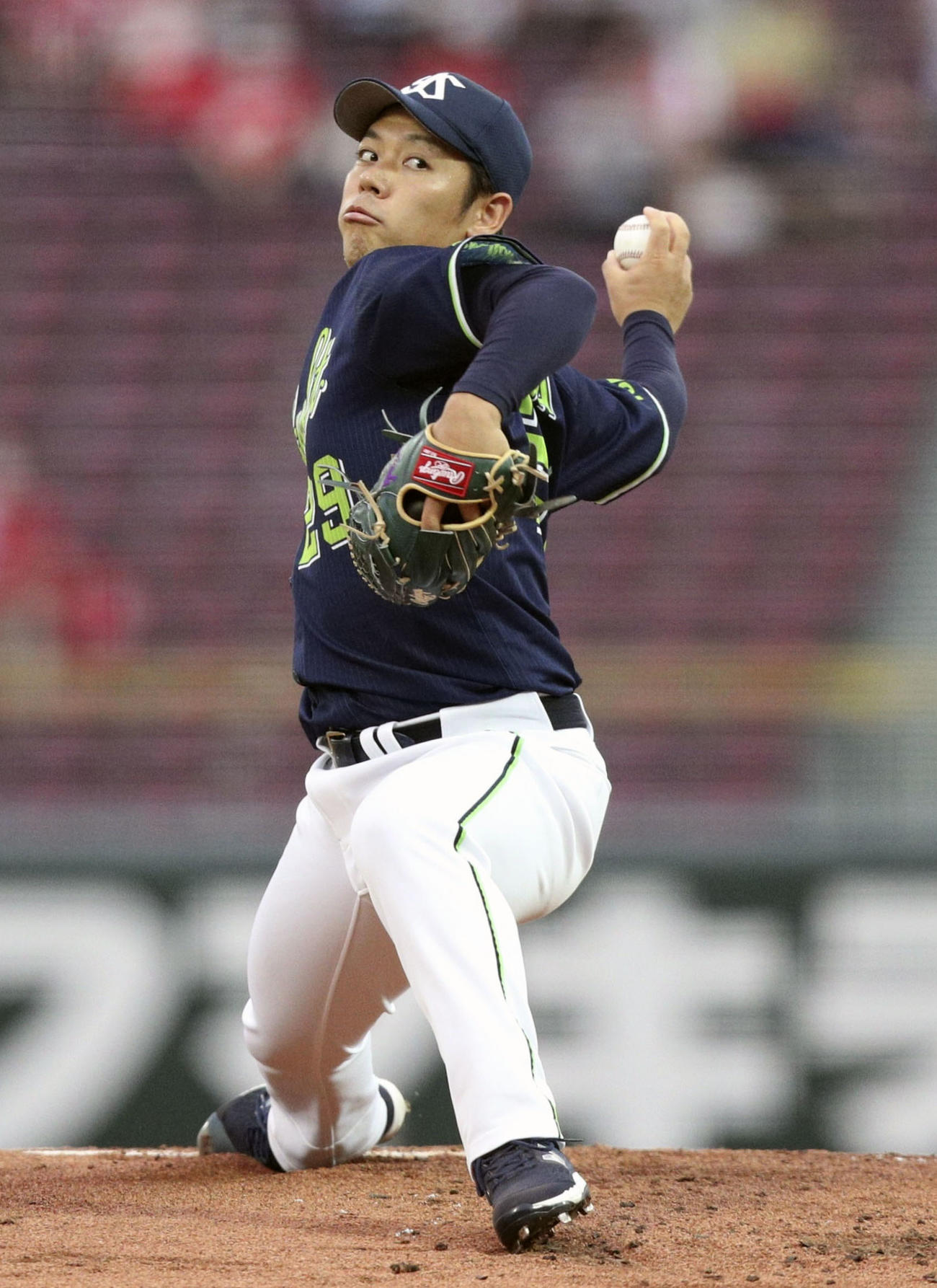 広島戦に先発したヤクルト小川（共同）