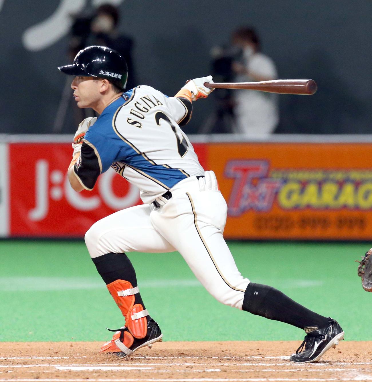 日本ハム対ロッテ　3回裏日本ハム無死一、三塁、杉谷は先制となる右前適時打を放つ（撮影・佐藤翔太）