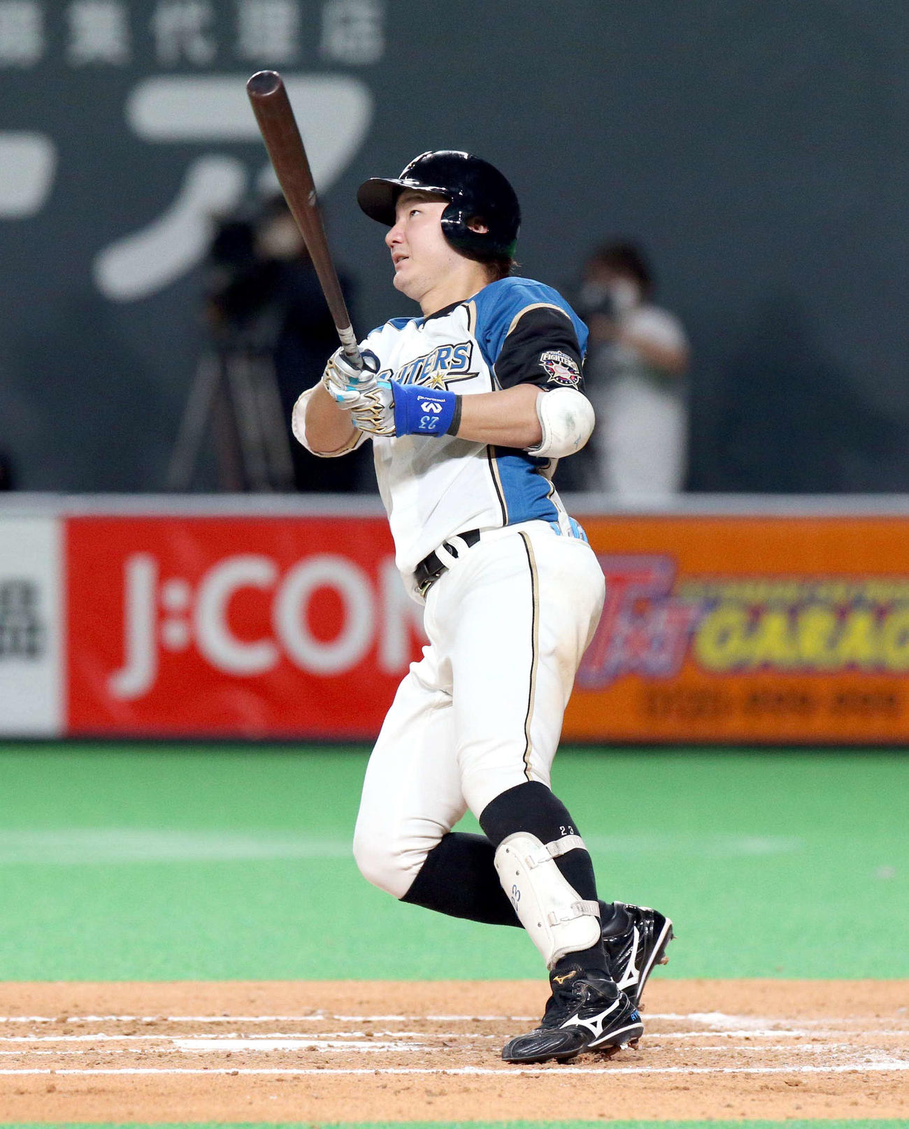 日本ハム対ロッテ　7回裏日本ハム1死一塁、渡辺は左越え2点本塁打を放つ（撮影・佐藤翔太）