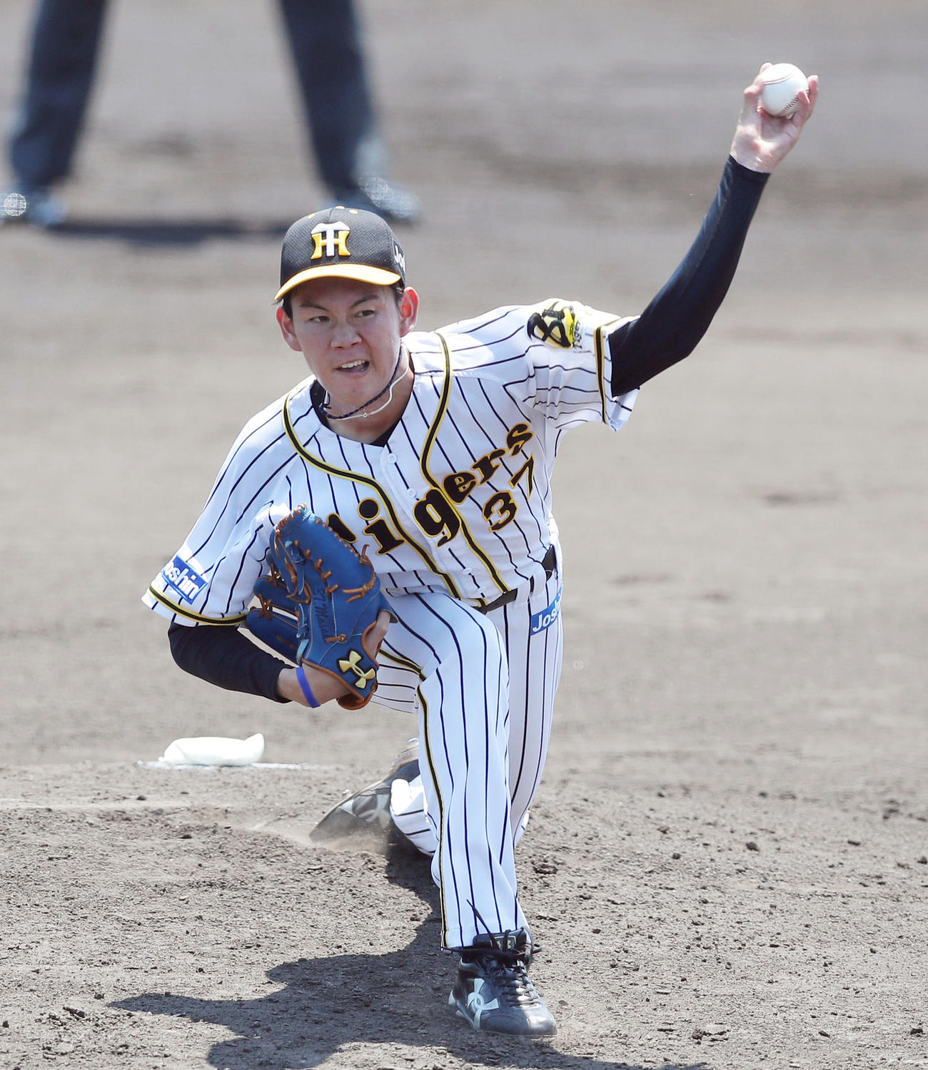 プロ入り初先発となった阪神及川は5回途中で4失点に終わる（撮影・前田充）