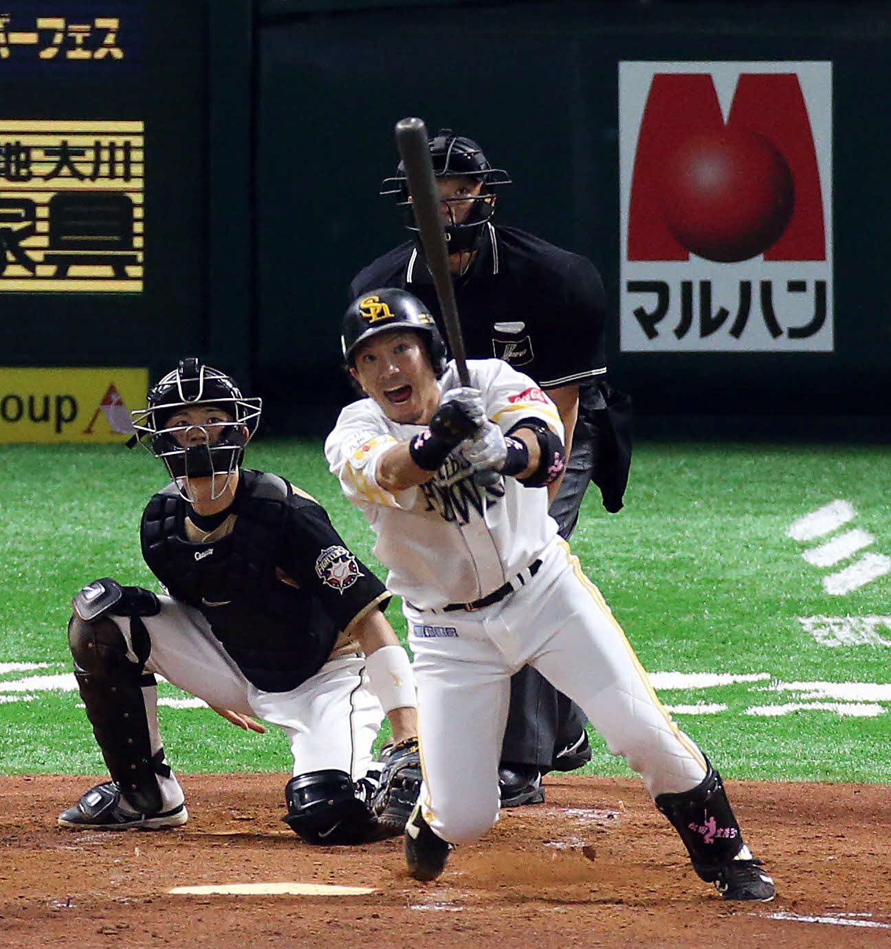 17年6月27日、日本ハム戦で松田宣は中越えに通算200号となる3点本塁打を放つ