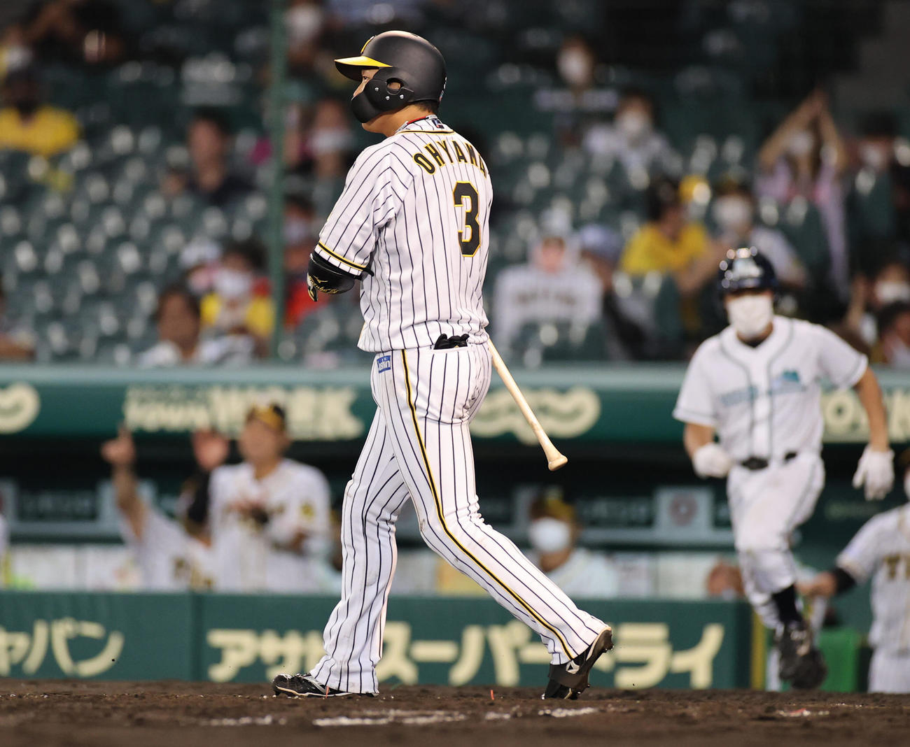 阪神対中日　4回裏1死満塁、大山悠輔も押し出し四球を選ぶ（撮影・清水貴仁）