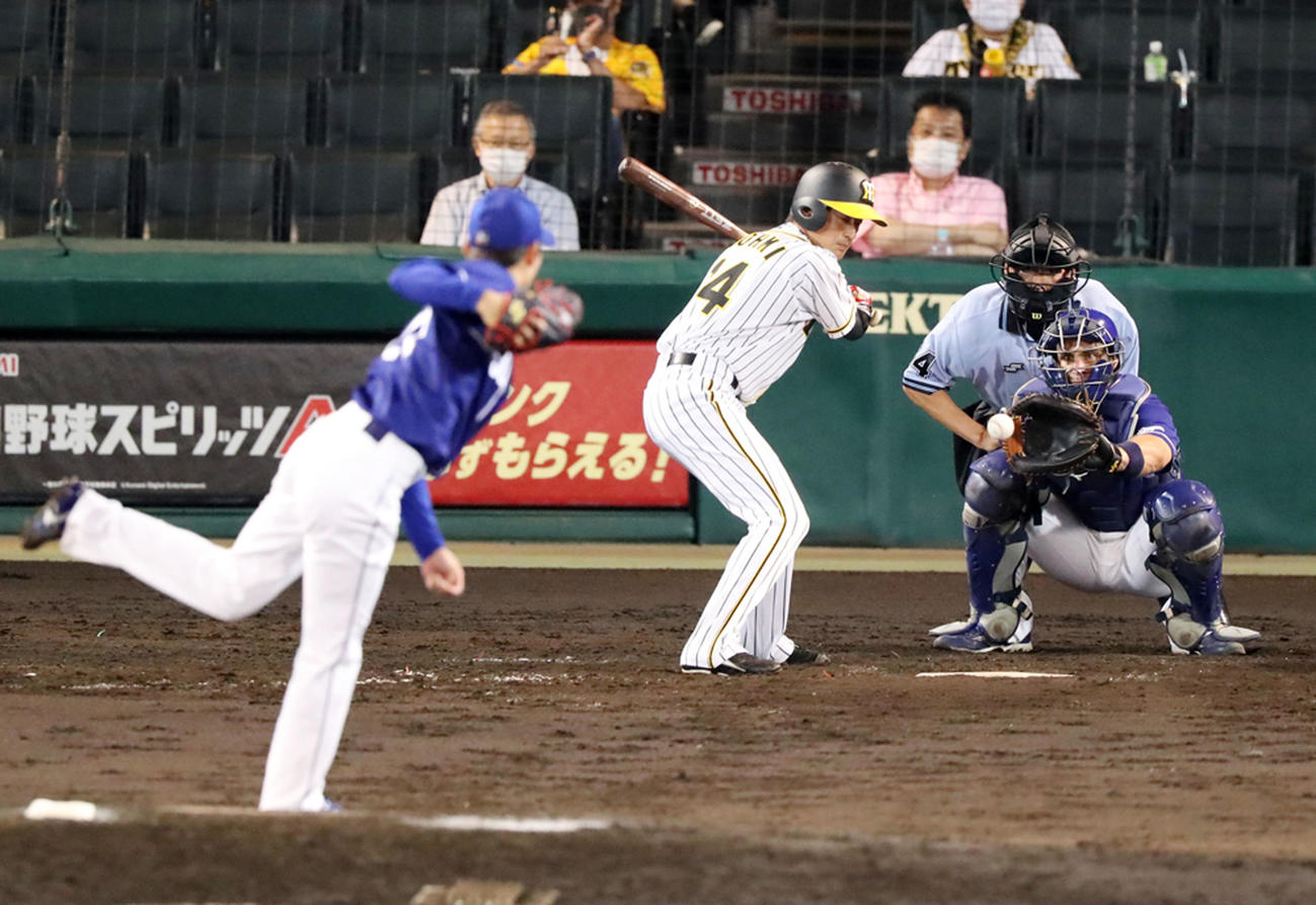 阪神対中日　5回裏阪神1死、能見は見逃し三振（撮影・加藤哉）