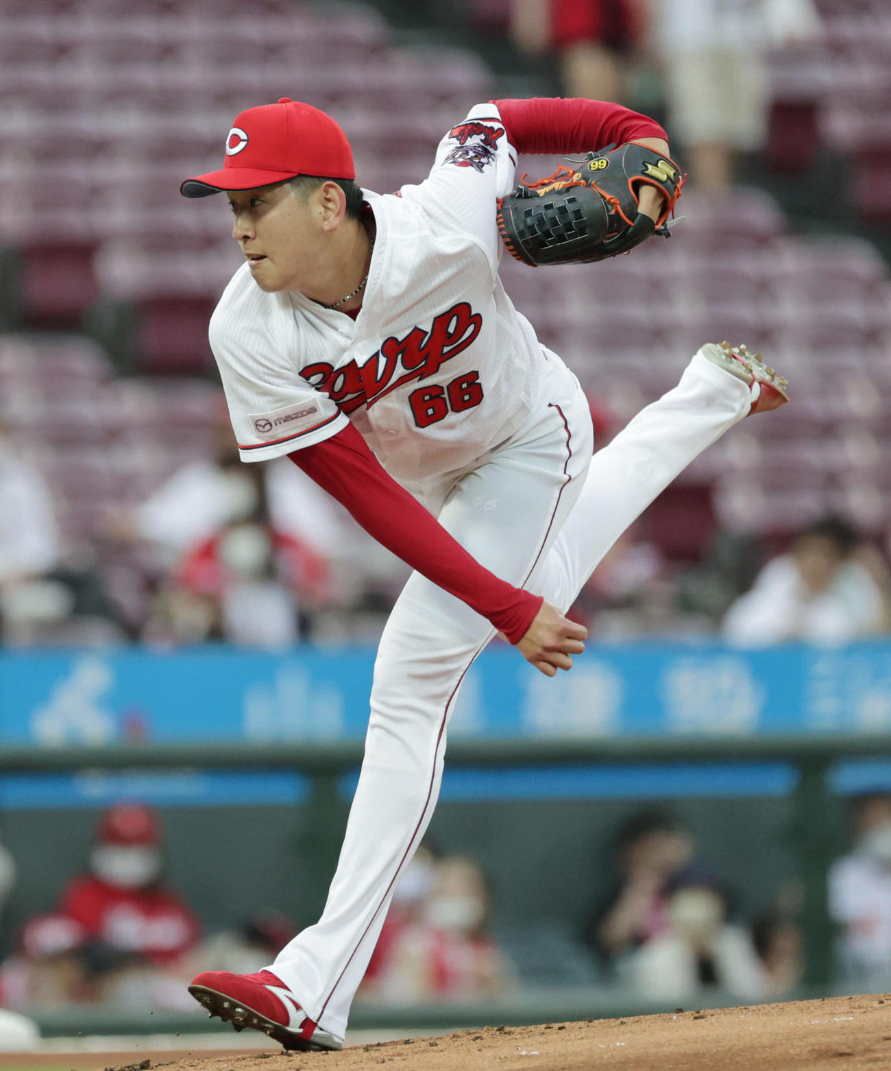 広島対ヤクルト　広島先発の遠藤（撮影・加藤孝規）