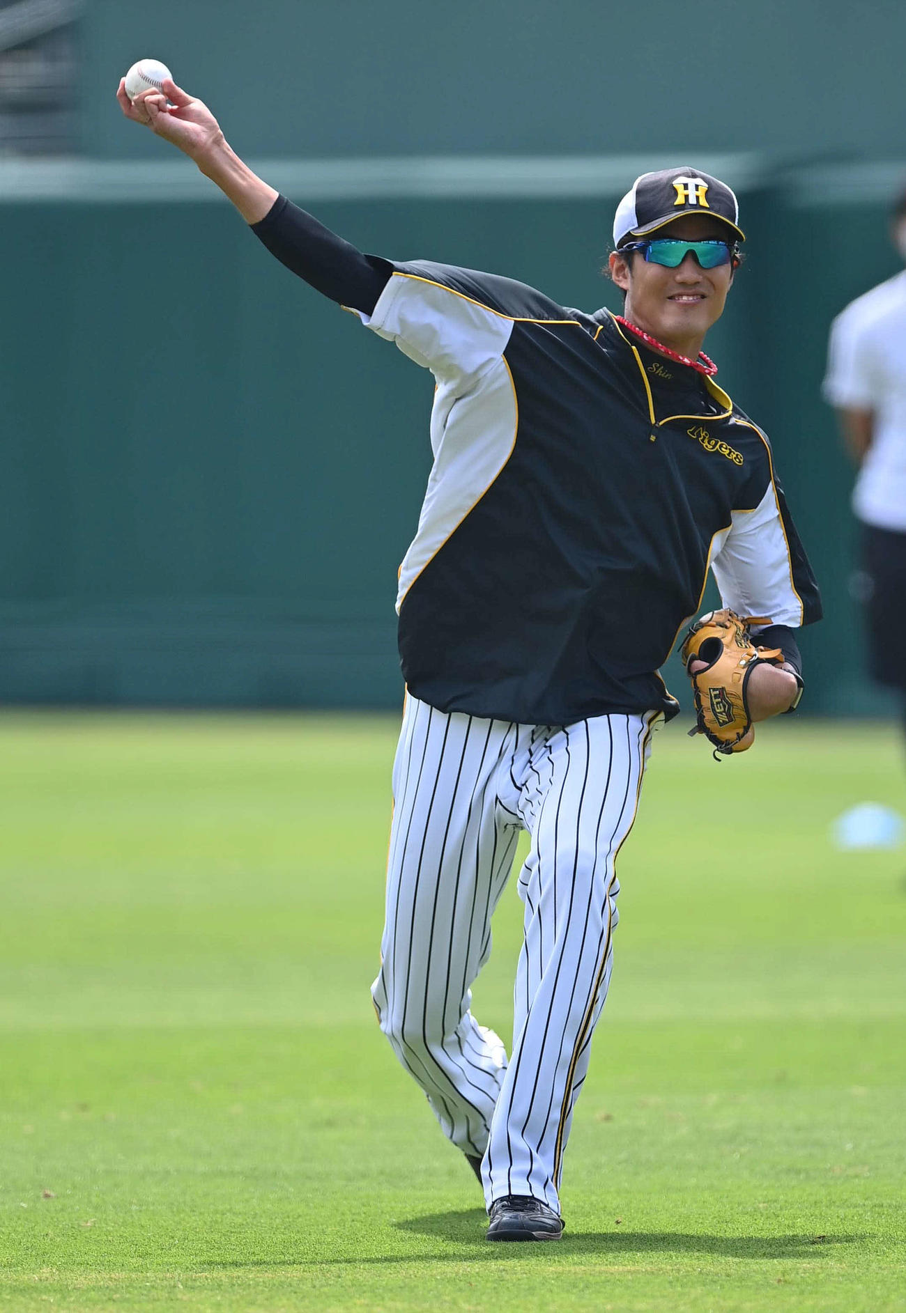 キャッチボールをして調整する藤浪晋太郎（撮影・上田博志）