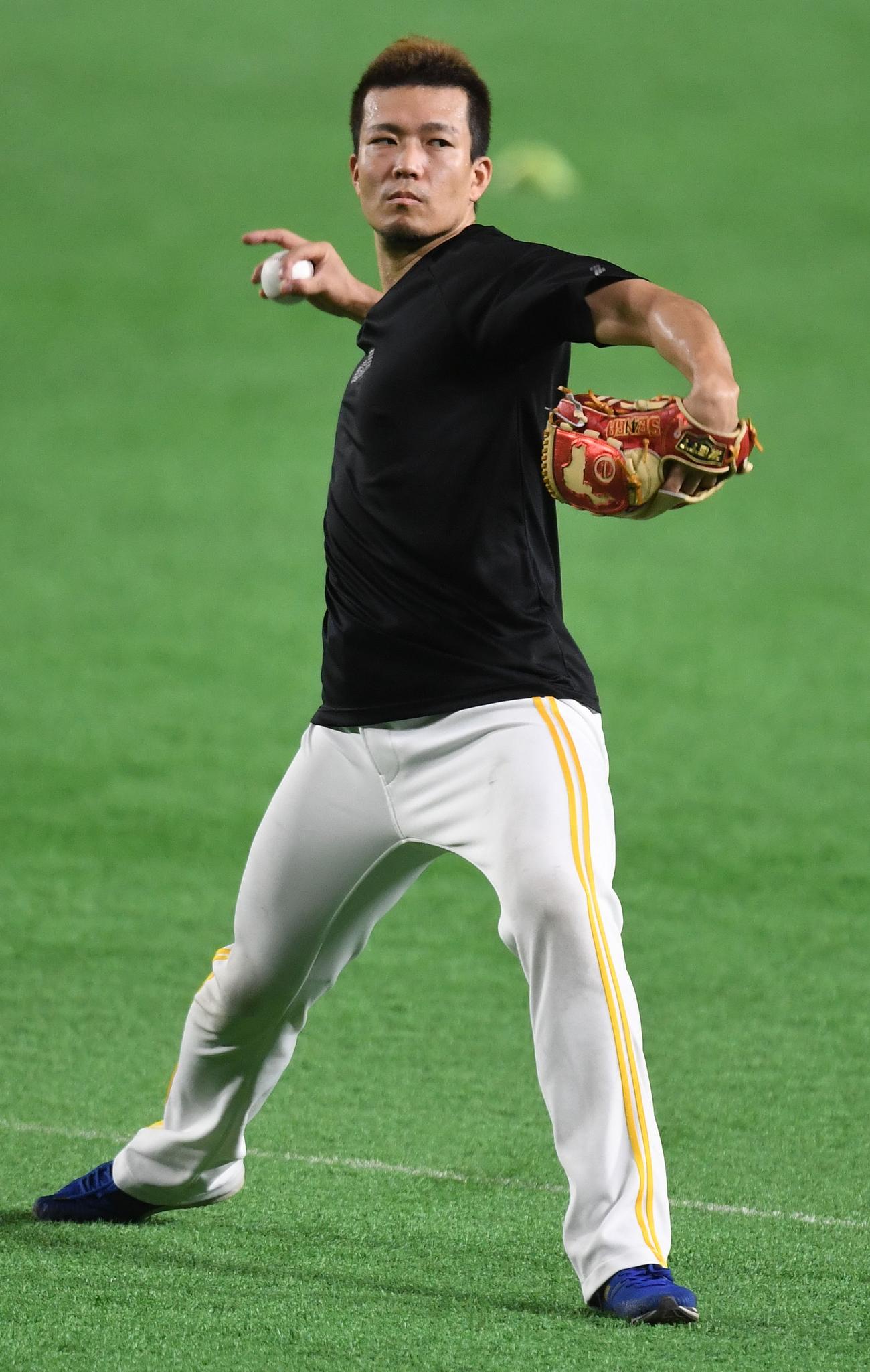 日本ハム戦に向け投球練習する千賀滉大（撮影・今浪浩三）