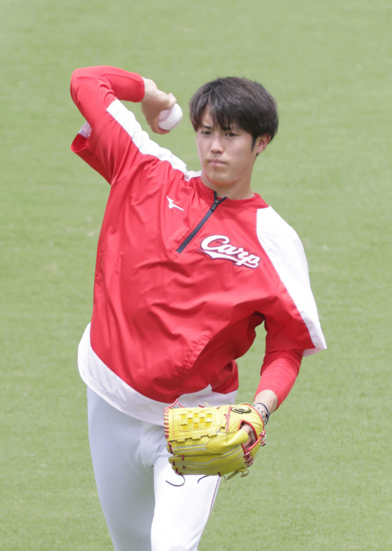 プロ野球広島　投手指名練習　キャッチボールをする森下（撮影・加藤孝規）