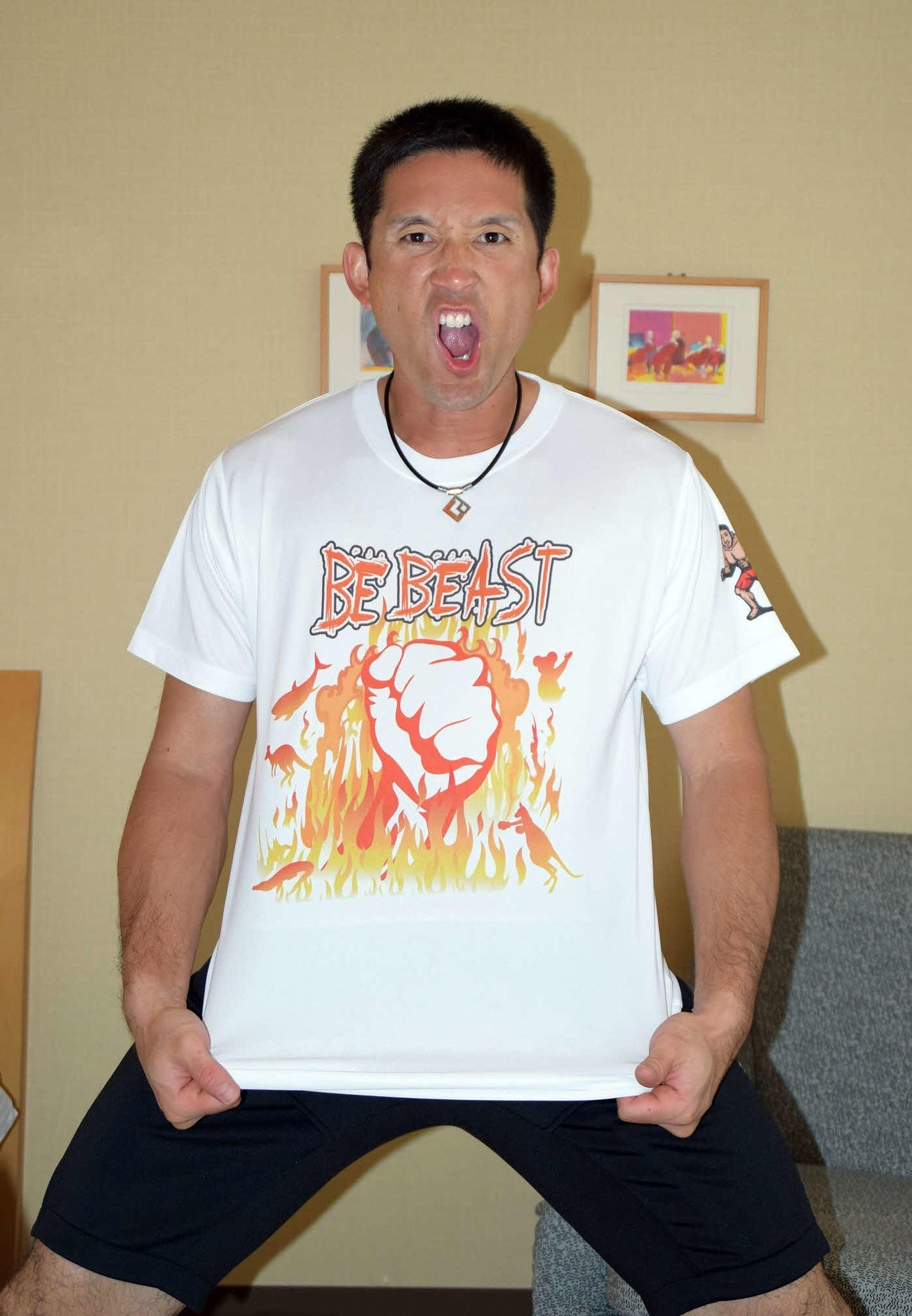自身がプロデュースしたTシャツを着用する日本ハム杉谷（球団提供）