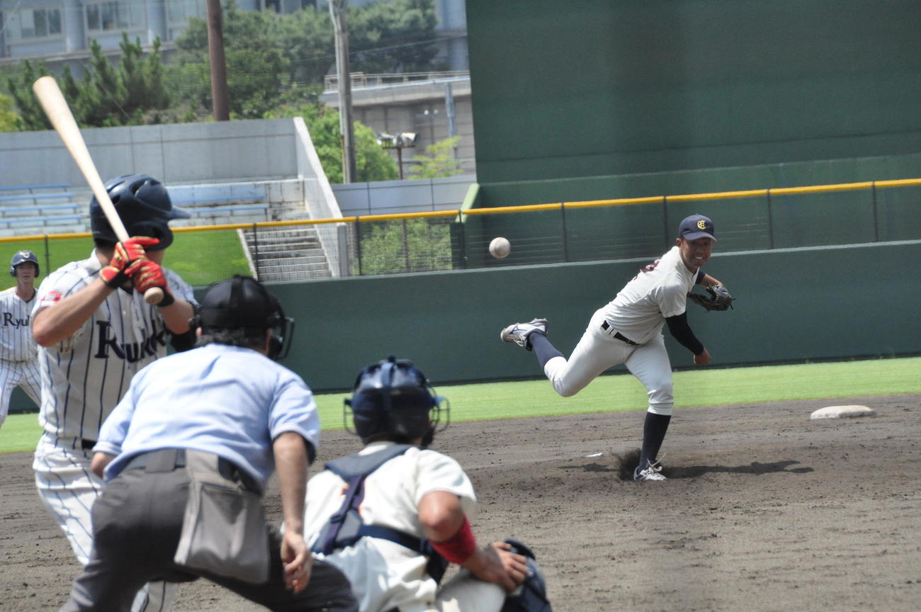 大商大－龍谷大　大商大・吉川貴大投手（4年＝開星）は5回途中から好救援を見せた