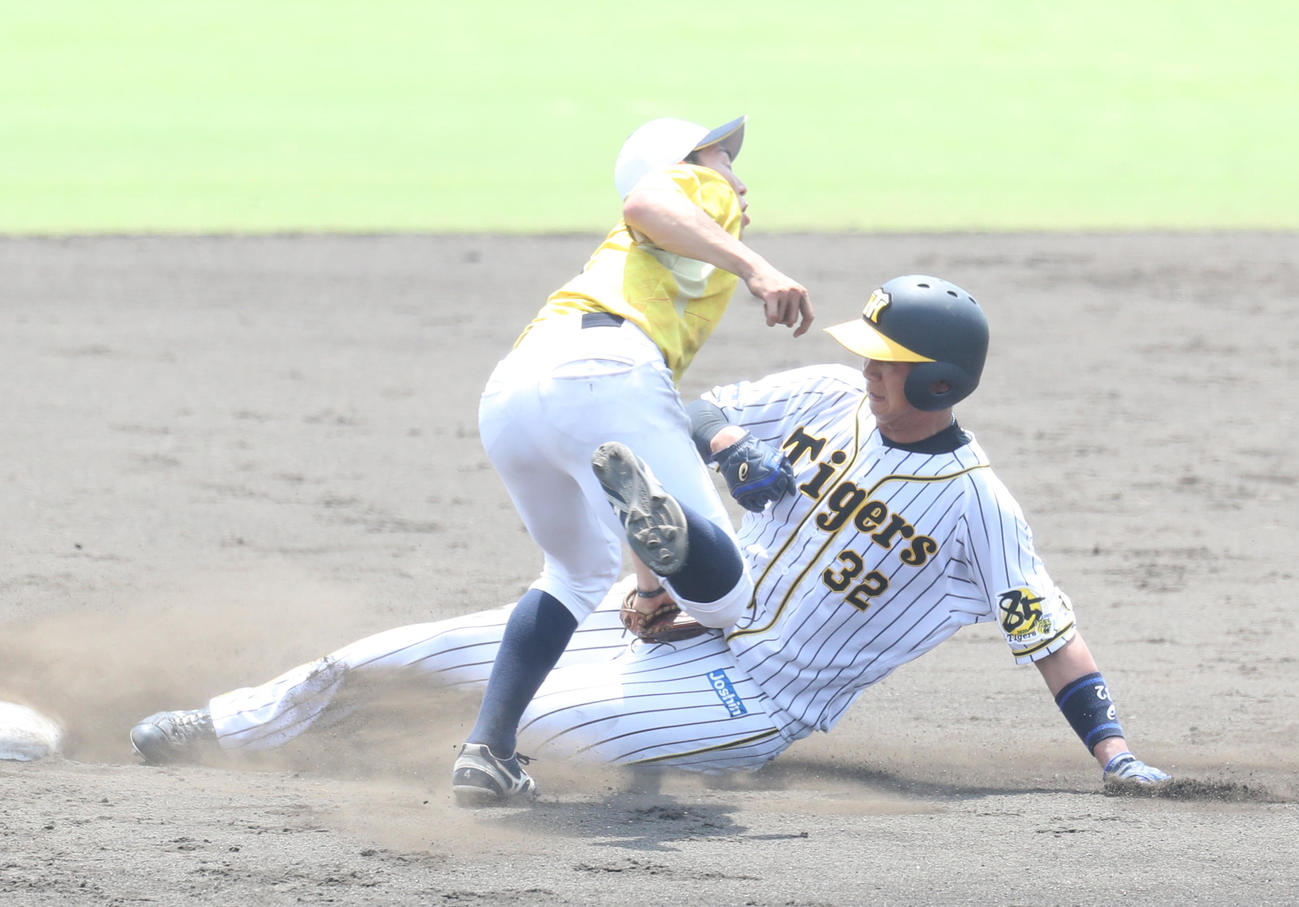 2回、遊撃内野安打で出塁し、二盗を狙うもアウトになる阪神2軍井上