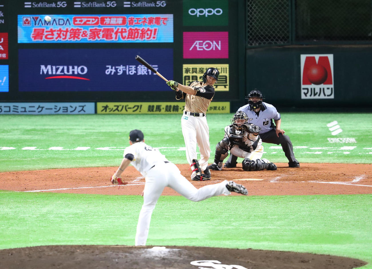 ソフトバンク対日本ハム　7回表日本ハム2死三塁、西川は右前に同点適時打を放つ（撮影・梅根麻紀）