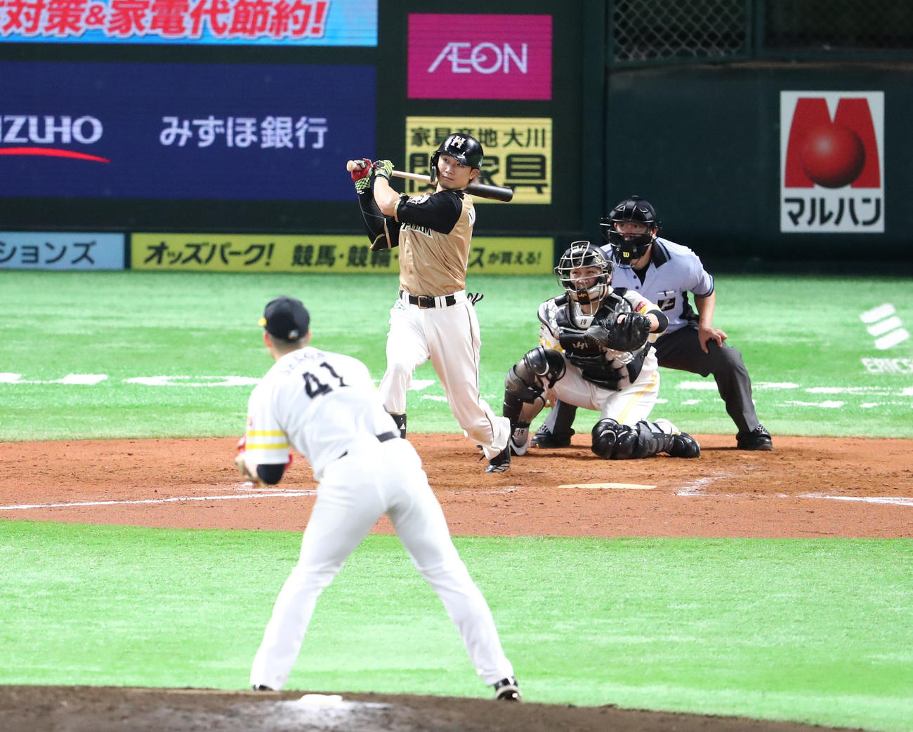 ソフトバンク対日本ハム　7回表日本ハム2死三塁、西川は右前に同点適時打を放つ（撮影・梅根麻紀）