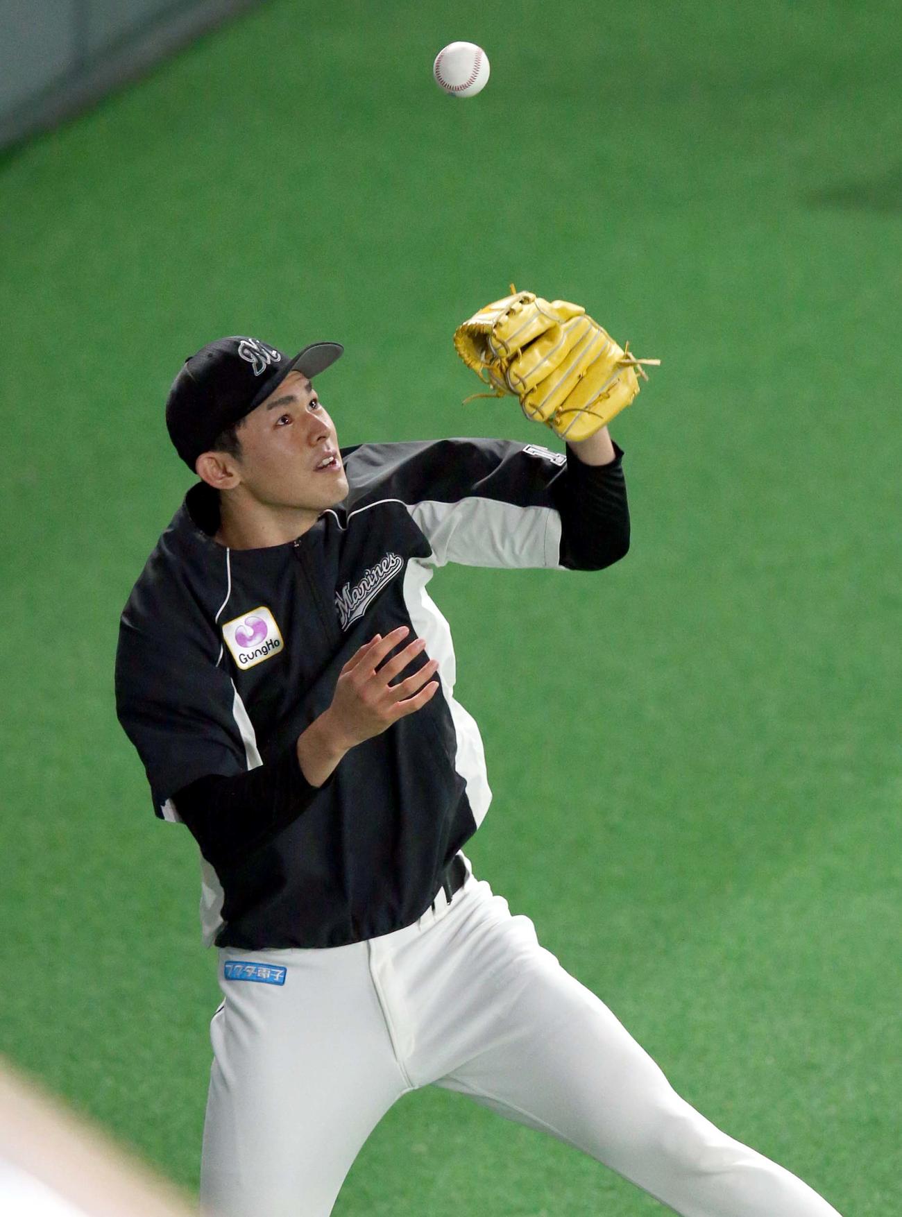 ノックを受ける佐々木朗希（20年7月19日撮影）