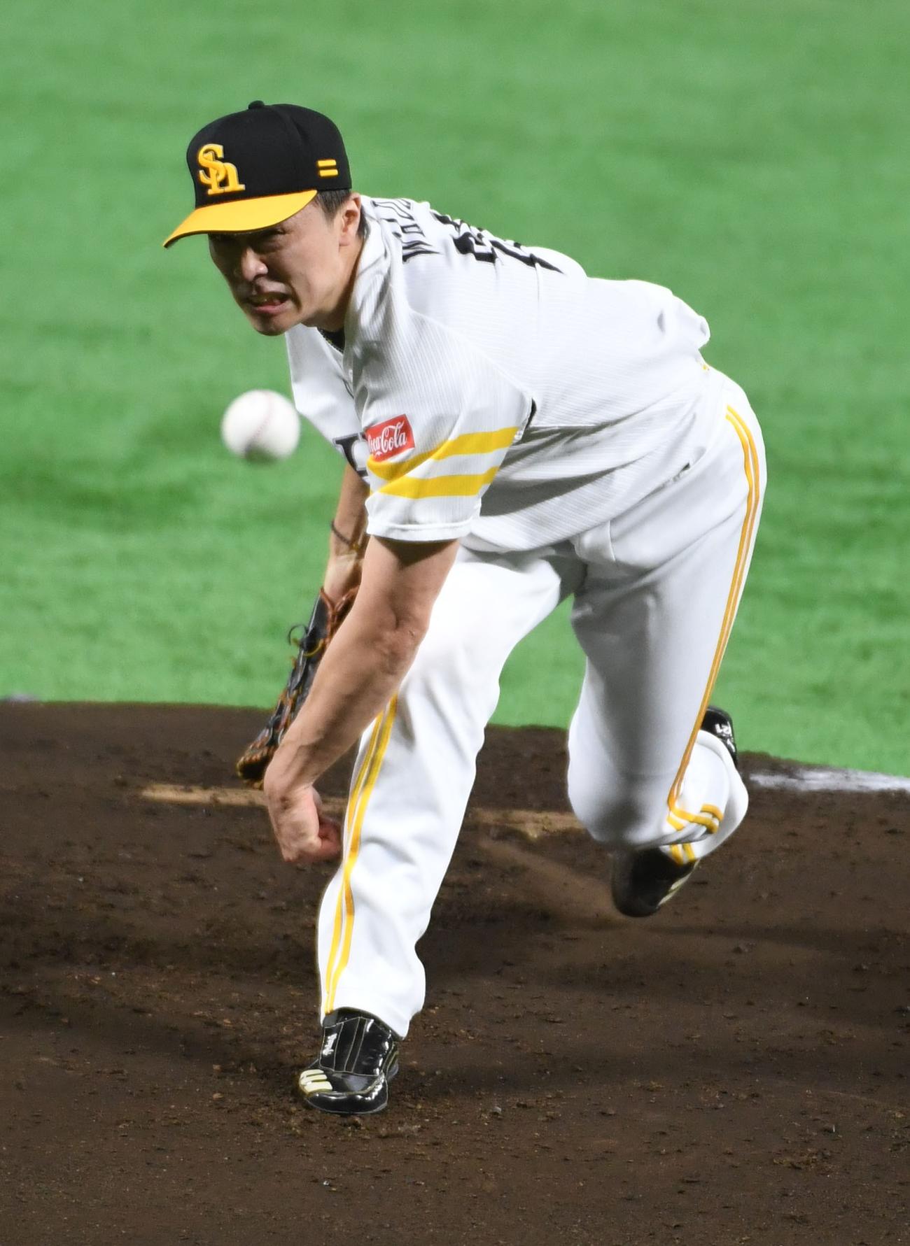 ソフトバンク対日本ハム　5回途中で2失点した先発和田（撮影・今浪浩三）