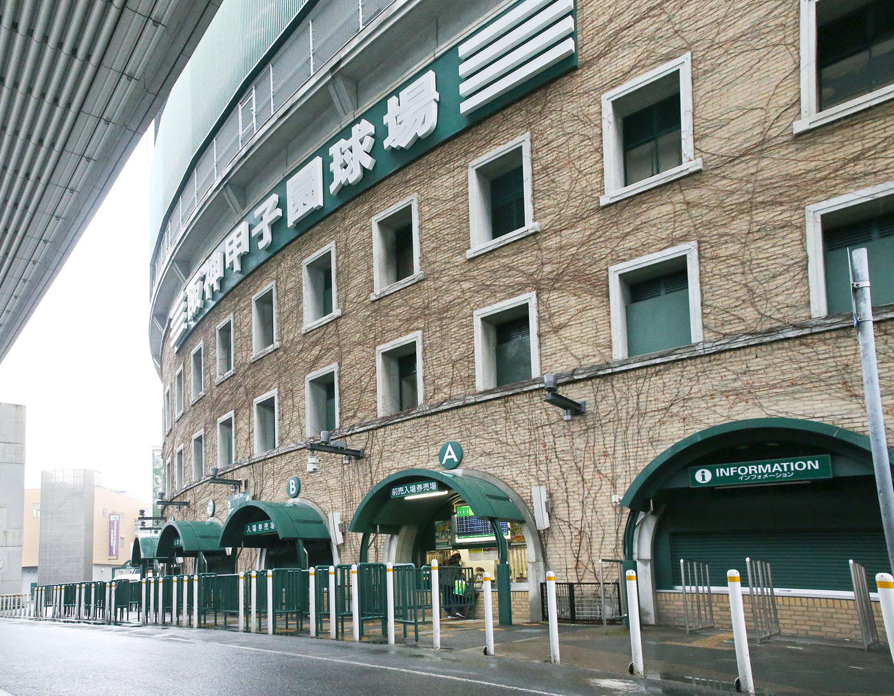 甲子園球場の外観（2020年3月4日）