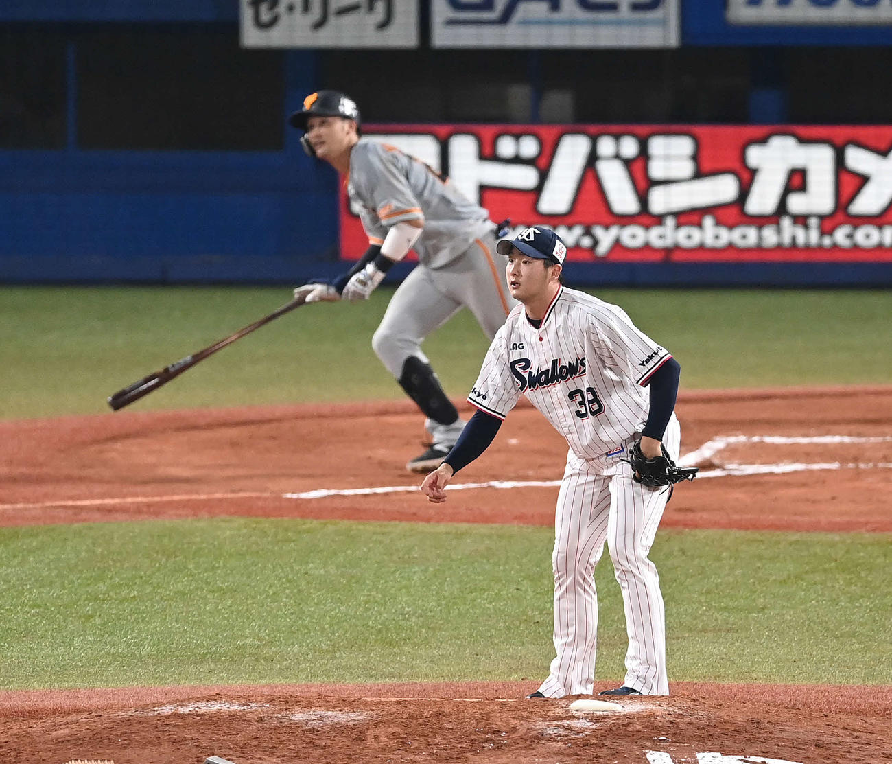 ヤクルト対巨人　7回表巨人無死、吉川尚に右越えソロ本塁打浴びる梅野（撮影・鈴木みどり）