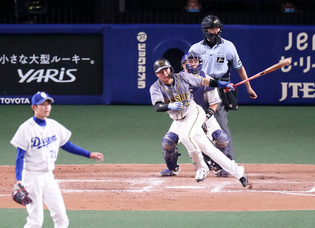 7回表阪神1死満塁、北條は左越え3点適時二塁打を放つ（撮影・加藤哉）