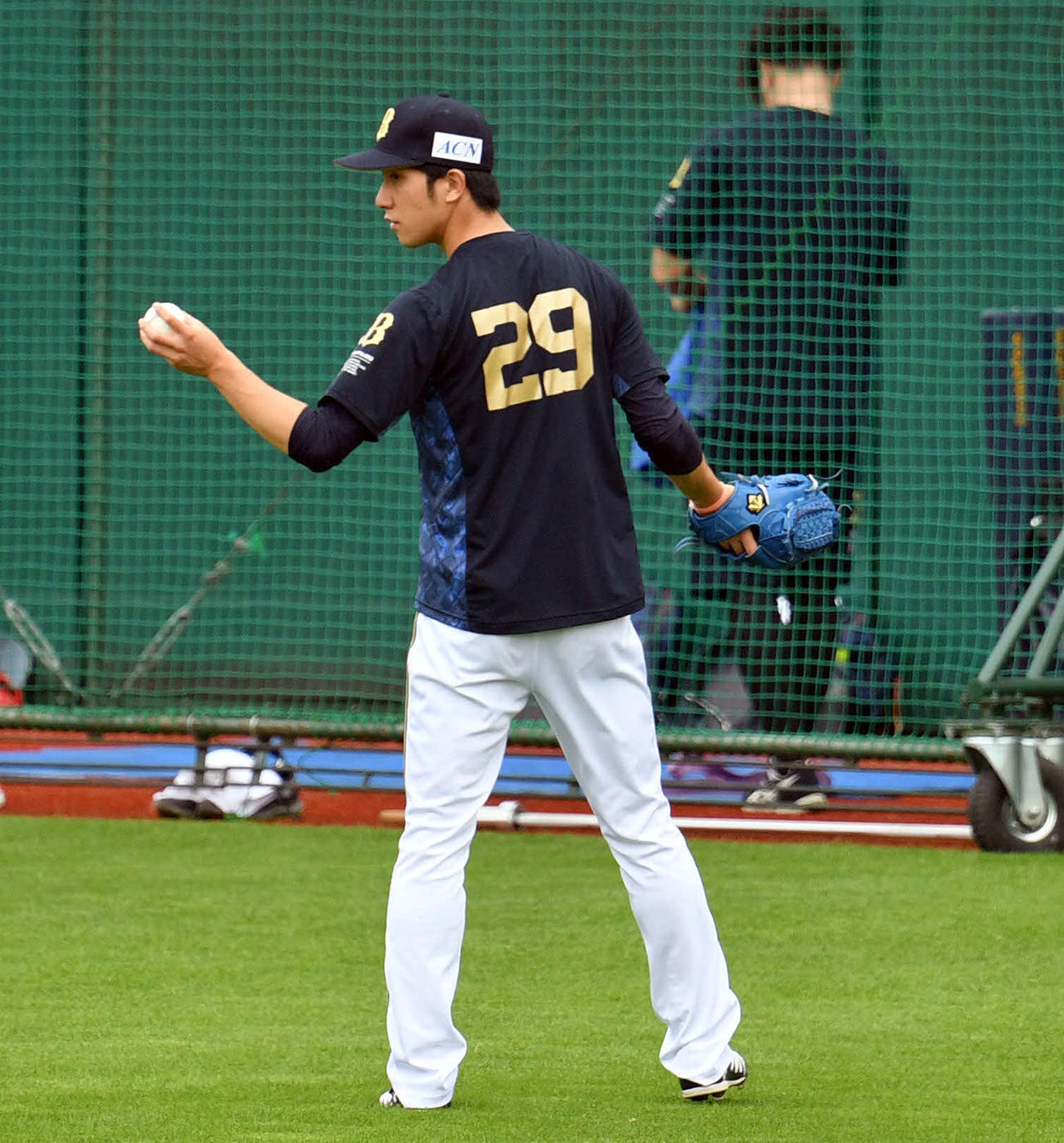 楽天対オリックス　試合前練習で調整するオリックス田嶋（撮影・滝沢徹郎）