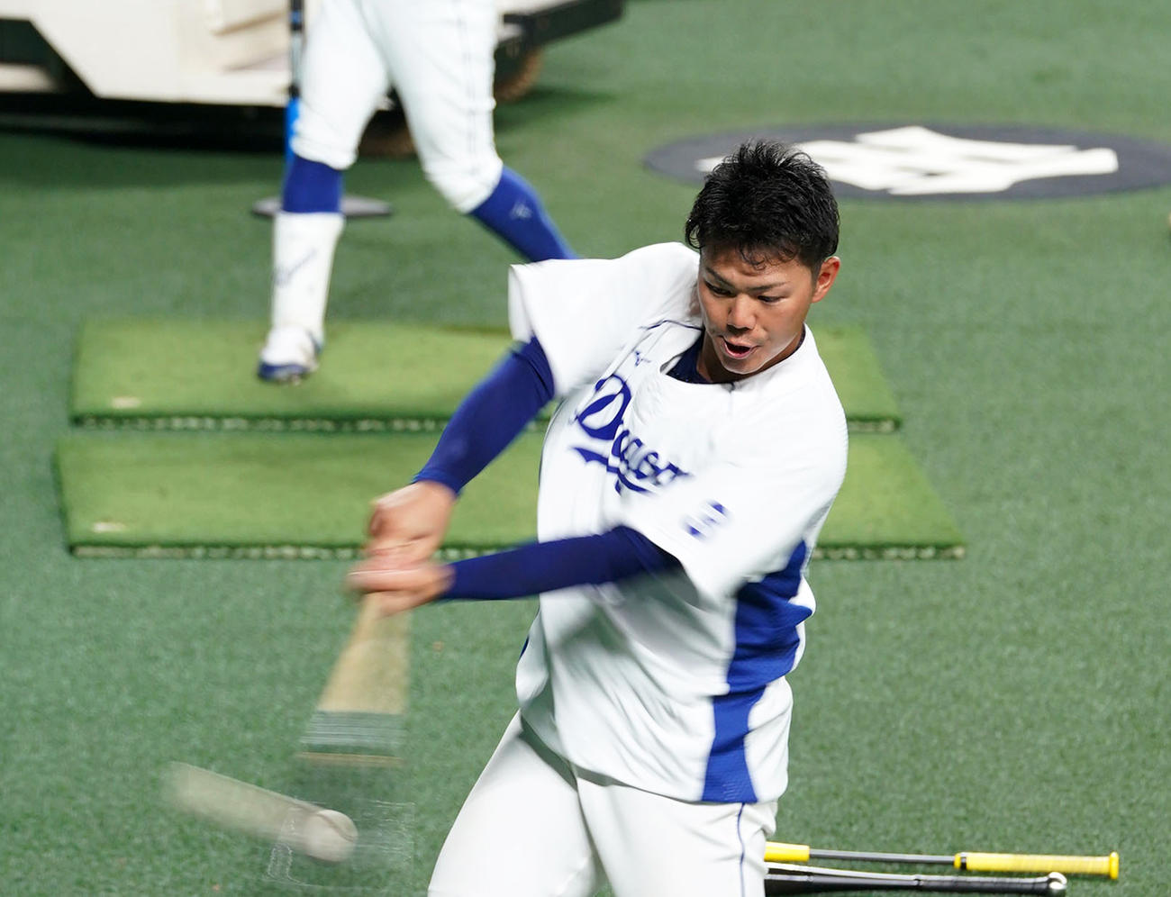 試合前練習で打撃練習をする高橋周平（撮影・森本幸一）