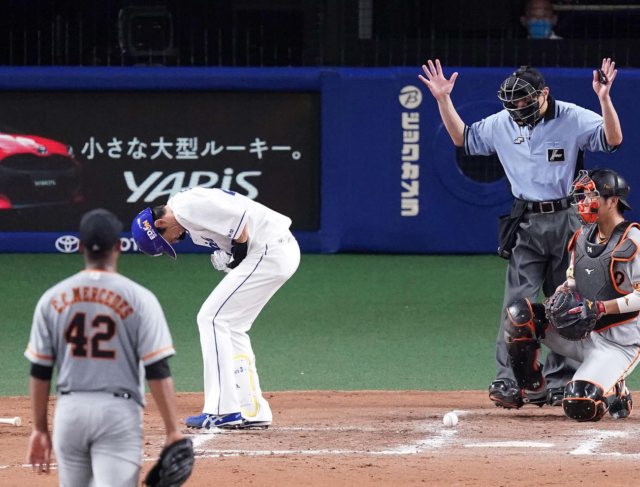 23日巨人戦の7回に死球を受けた中日遠藤一星