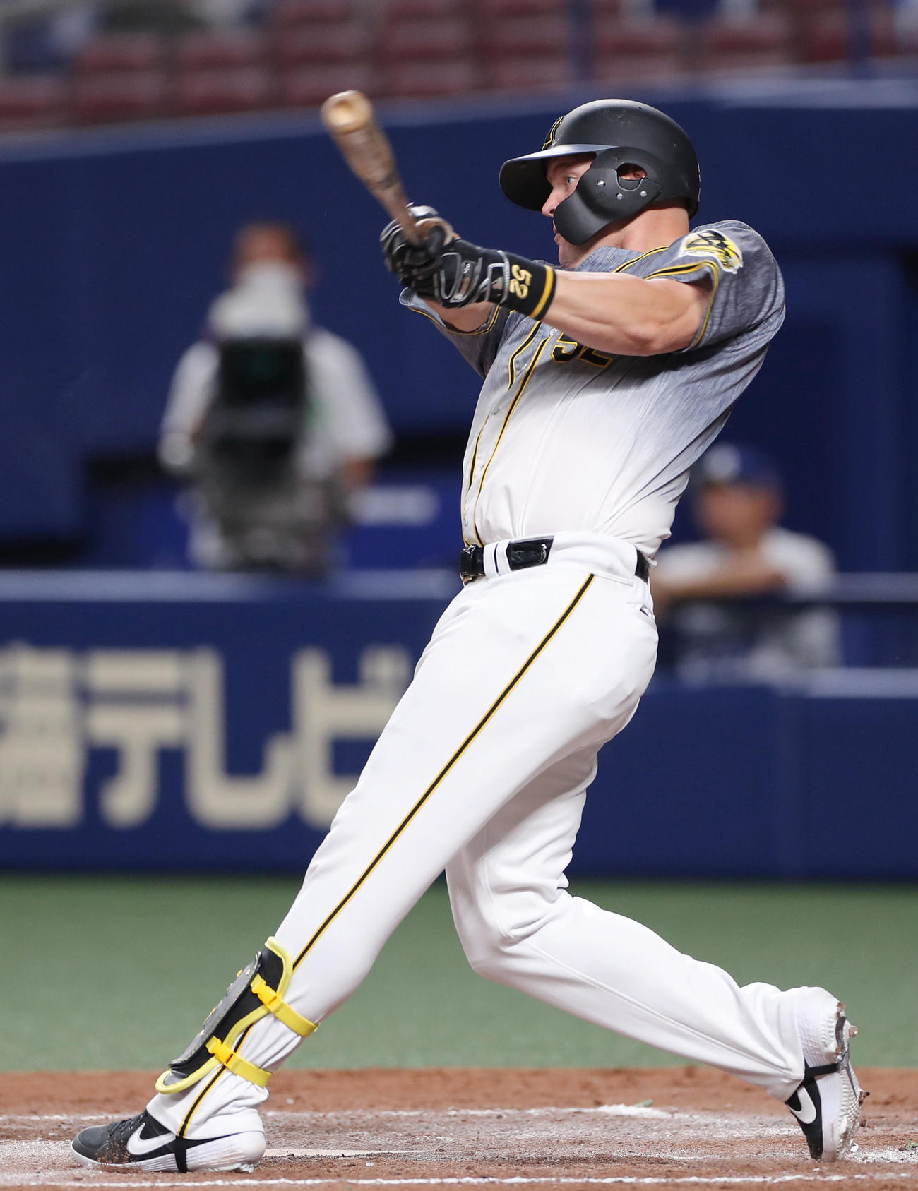 7回表阪神1死二塁、サンズは中前適時打を放つ（撮影・前田充）