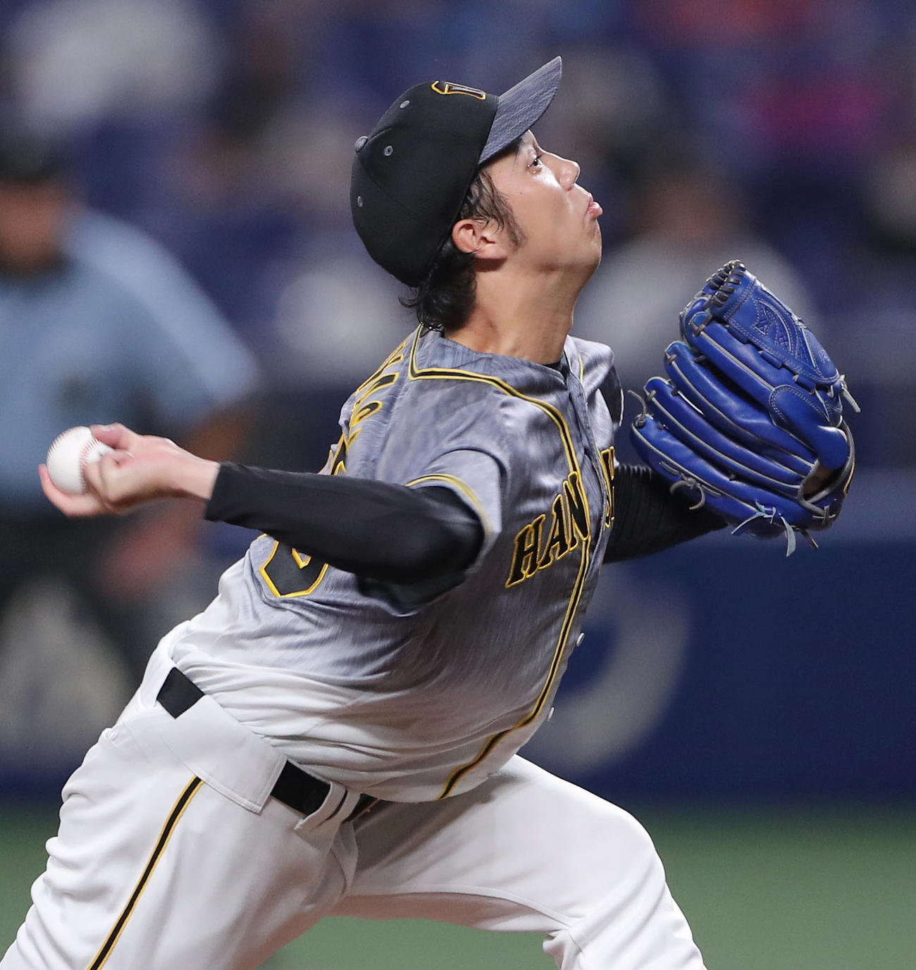中日対阪神　阪神先発の青柳（撮影・前田充）