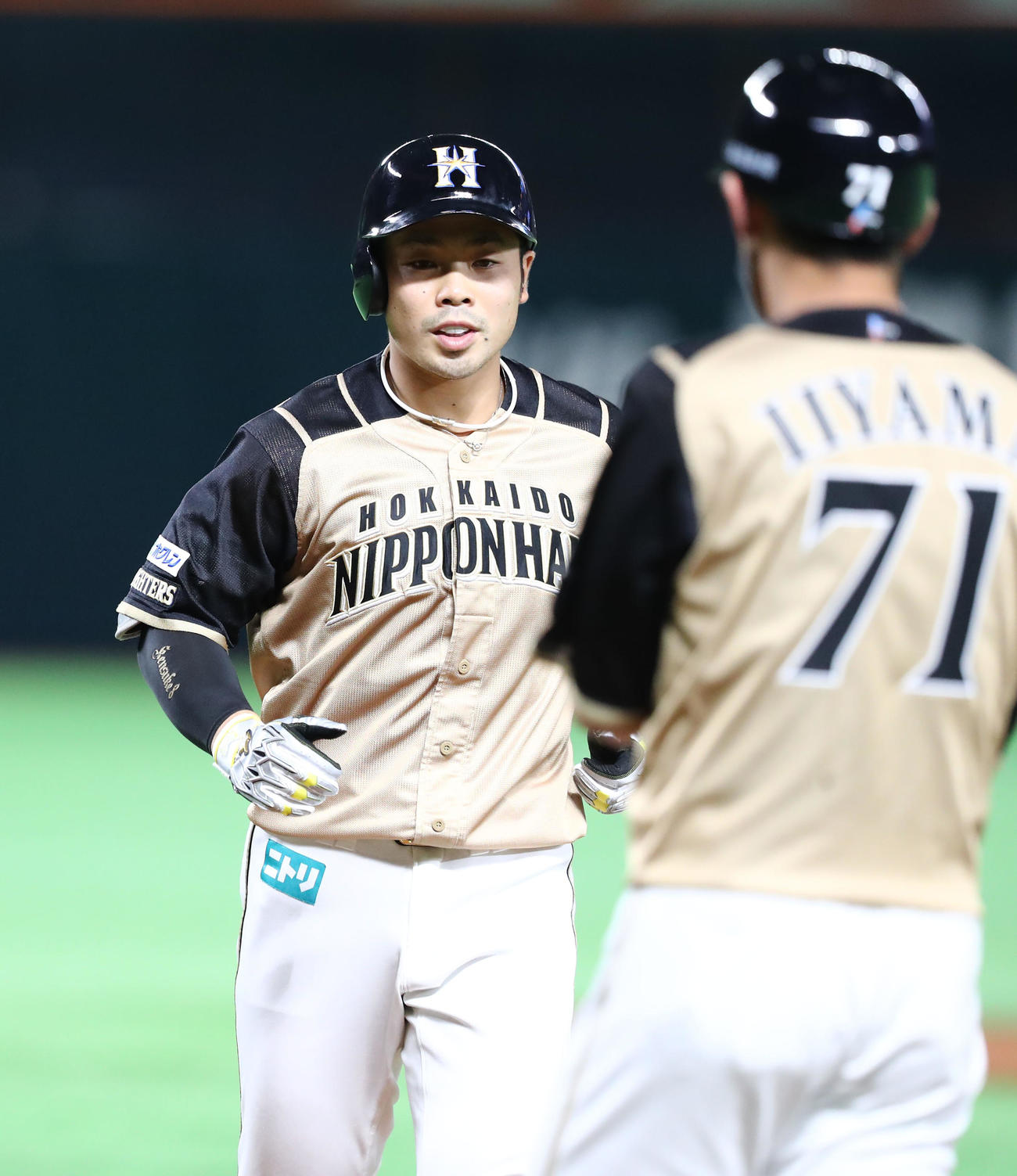 1回表日本ハム無死一、三塁、近藤健介は左前に先制適時打を放つ（撮影・梅根麻紀）