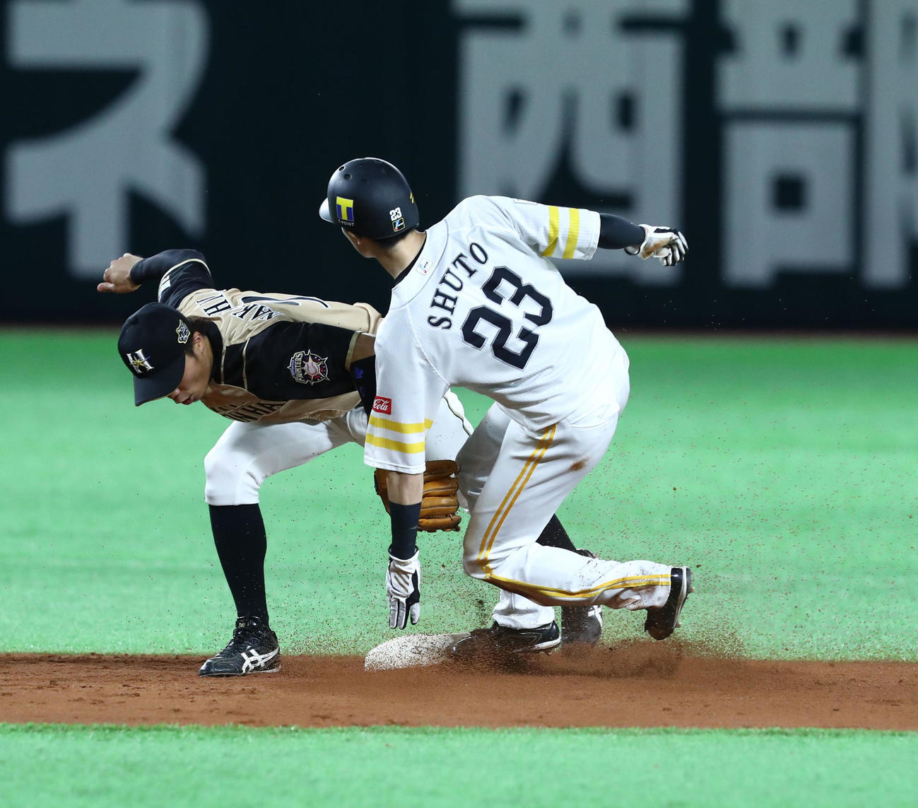 ソフトバンク対日本ハム　3回裏ソフトバンク1死一塁周東佑京は打者・今宮健太のとき二盗成功（撮影・梅根麻紀）