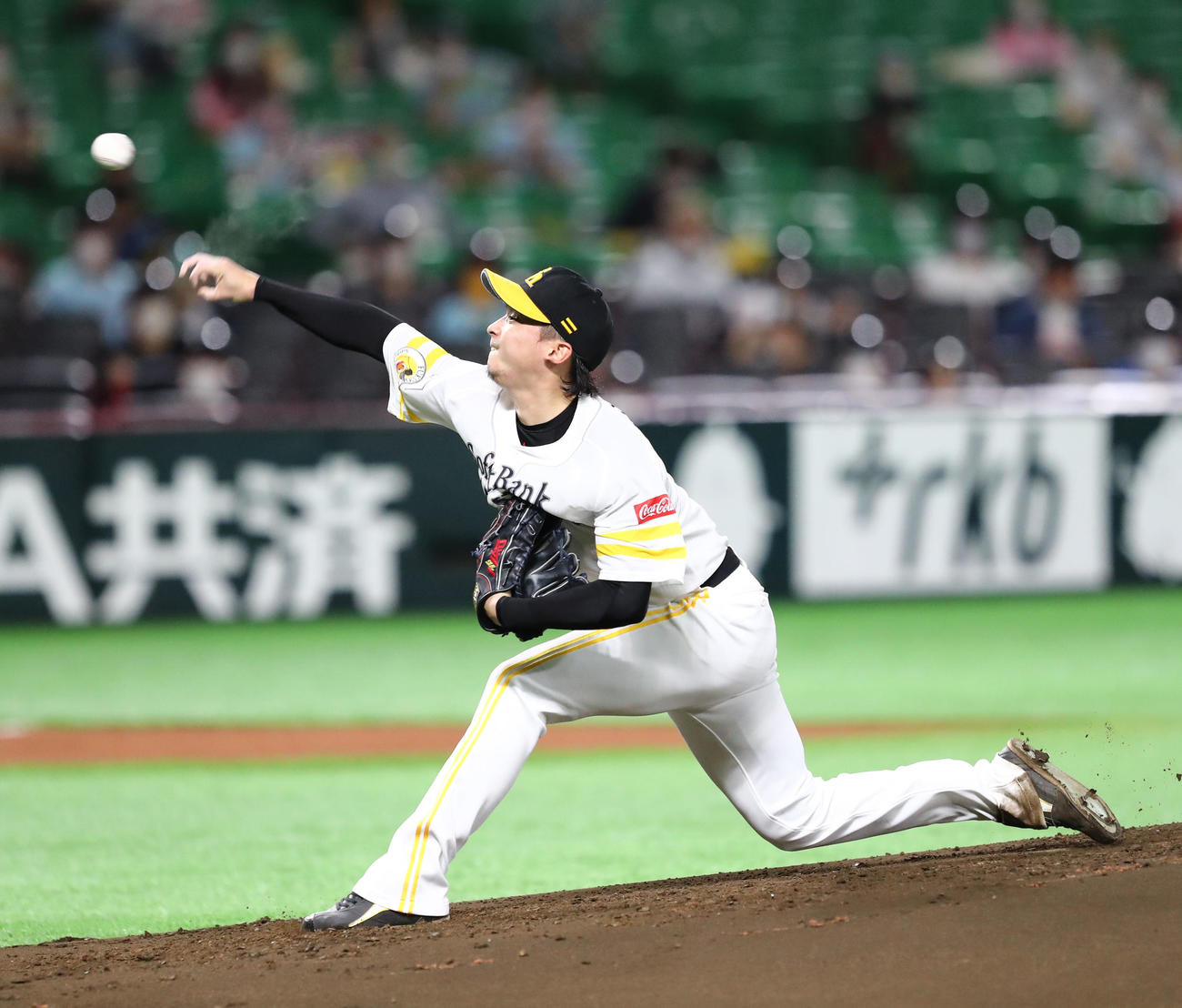 ソフトバンク対日本ハム　ソフトバンク先発の東浜は7回1失点と好投する（撮影・梅根麻紀）