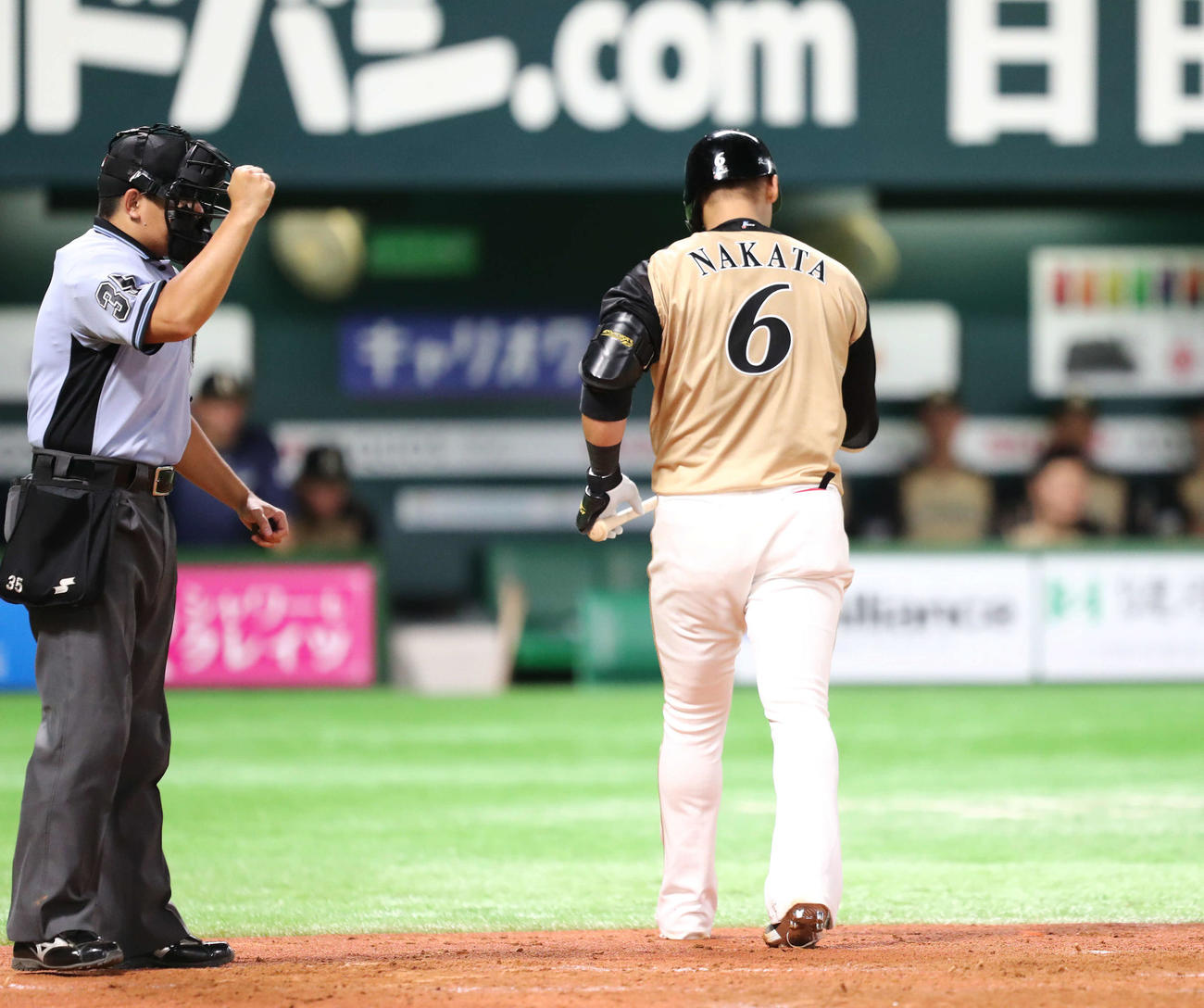 ソフトバンク対日本ハム　3回表日本ハム2死一、二塁、中田は空振りの三振に終わる（撮影・梅根麻紀）