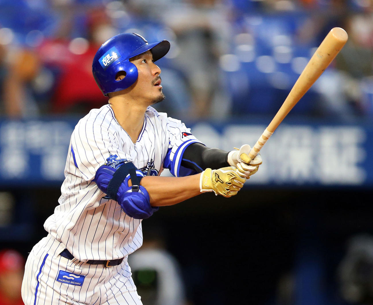 DeNA対広島　2回裏DeNA無死二、三塁、右越え3点本塁打を放つ梶谷（撮影・大野祥一）