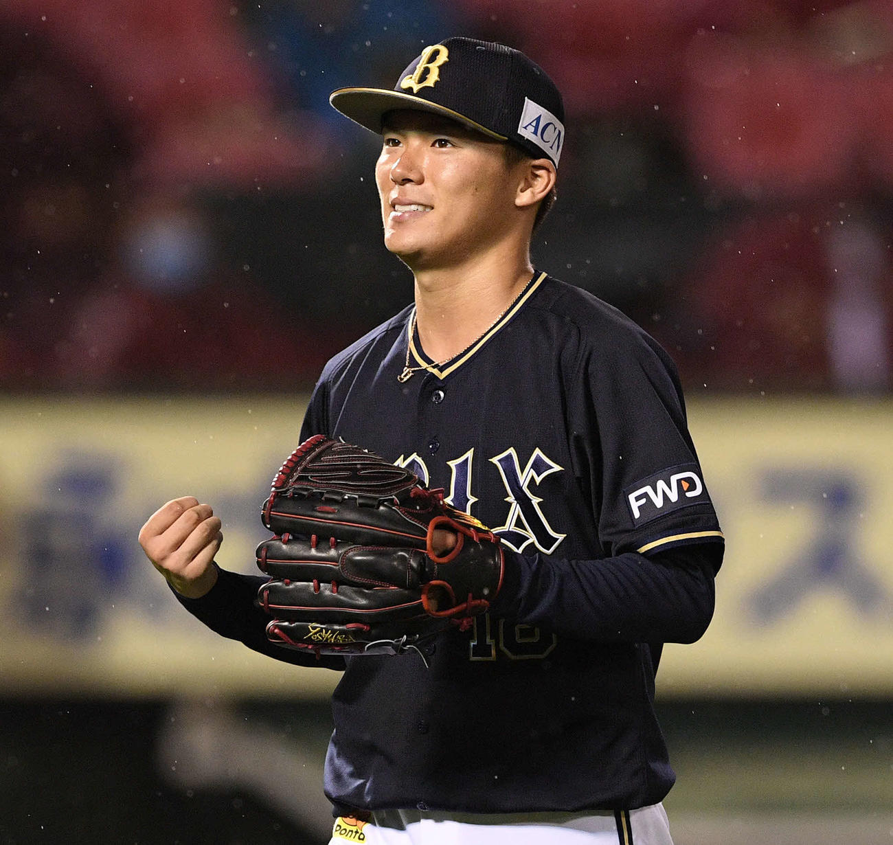 楽天対オリックス　5回に同点に追いつかれ悔しげな表情のオリックス山本（撮影・滝沢徹郎）