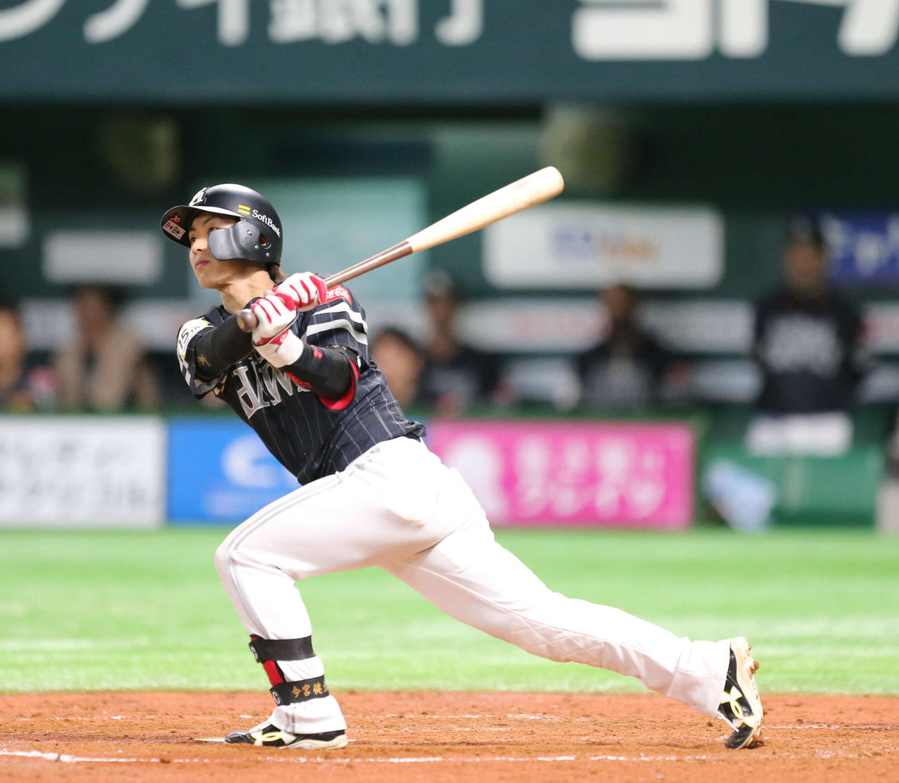 ソフトバンク対日本ハム　2回裏ソフトバンク1死二、三塁、今宮は左翼線に勝ち越しとなる2点適時二塁打を放つ