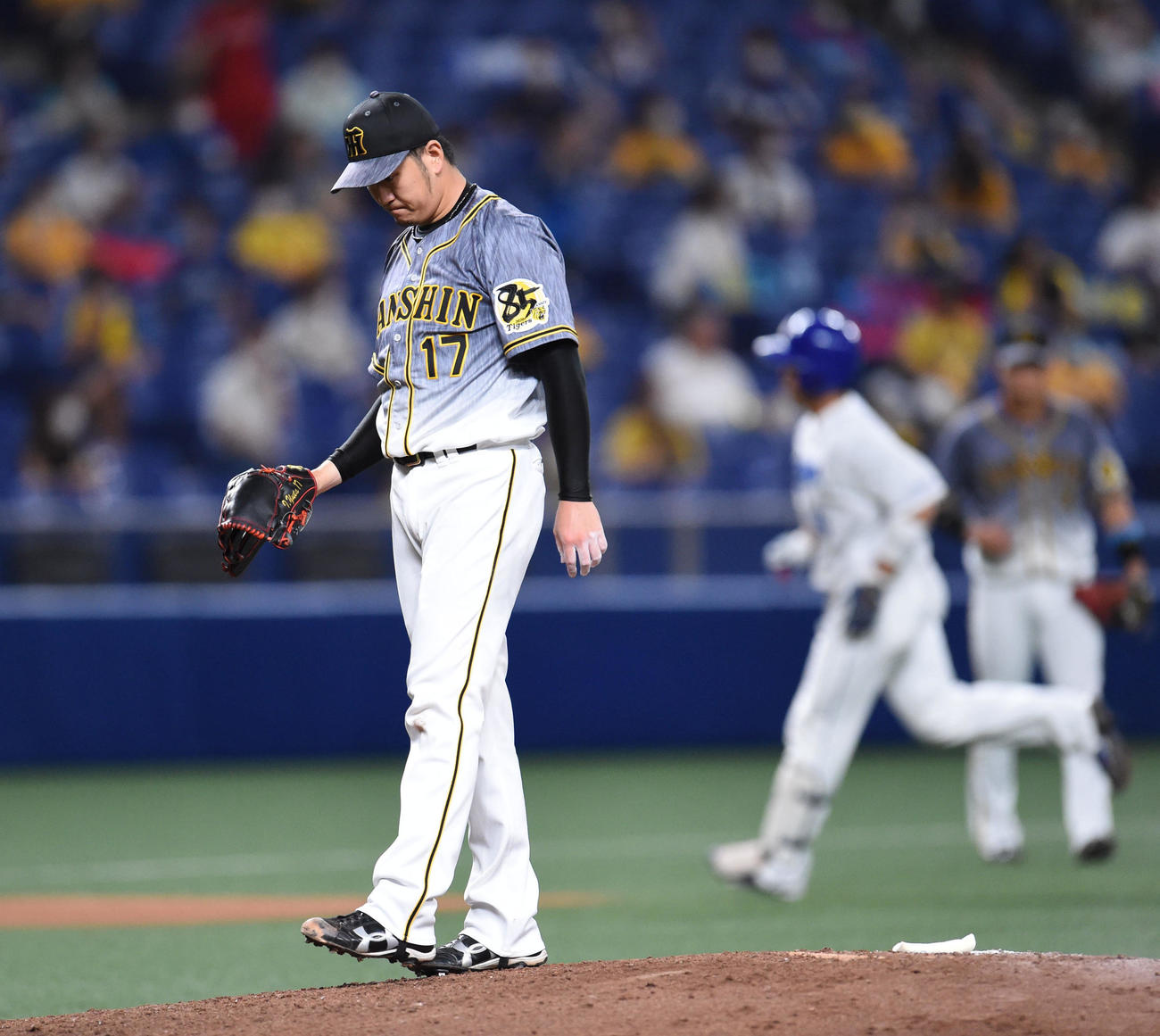 福田永将に右中間へ本塁打を打たれた岩貞祐太（撮影・森本幸一）